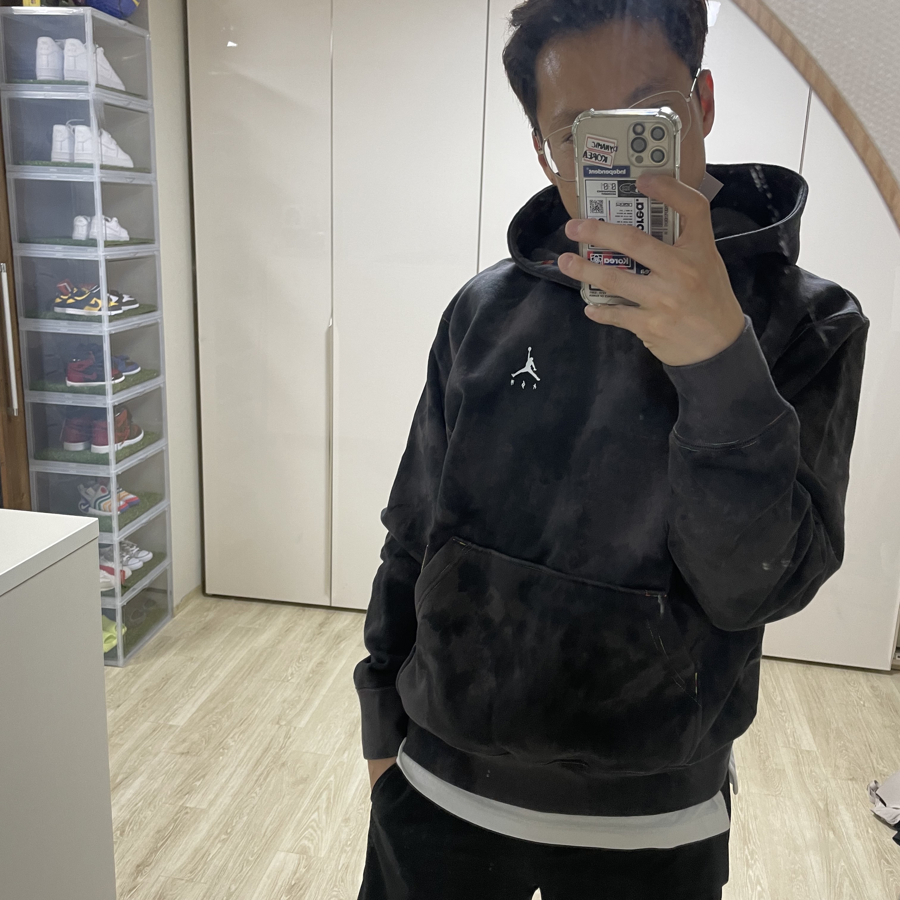 Jordan x J Balvin Hoodie Black - Asia 착용 스타일 - 2