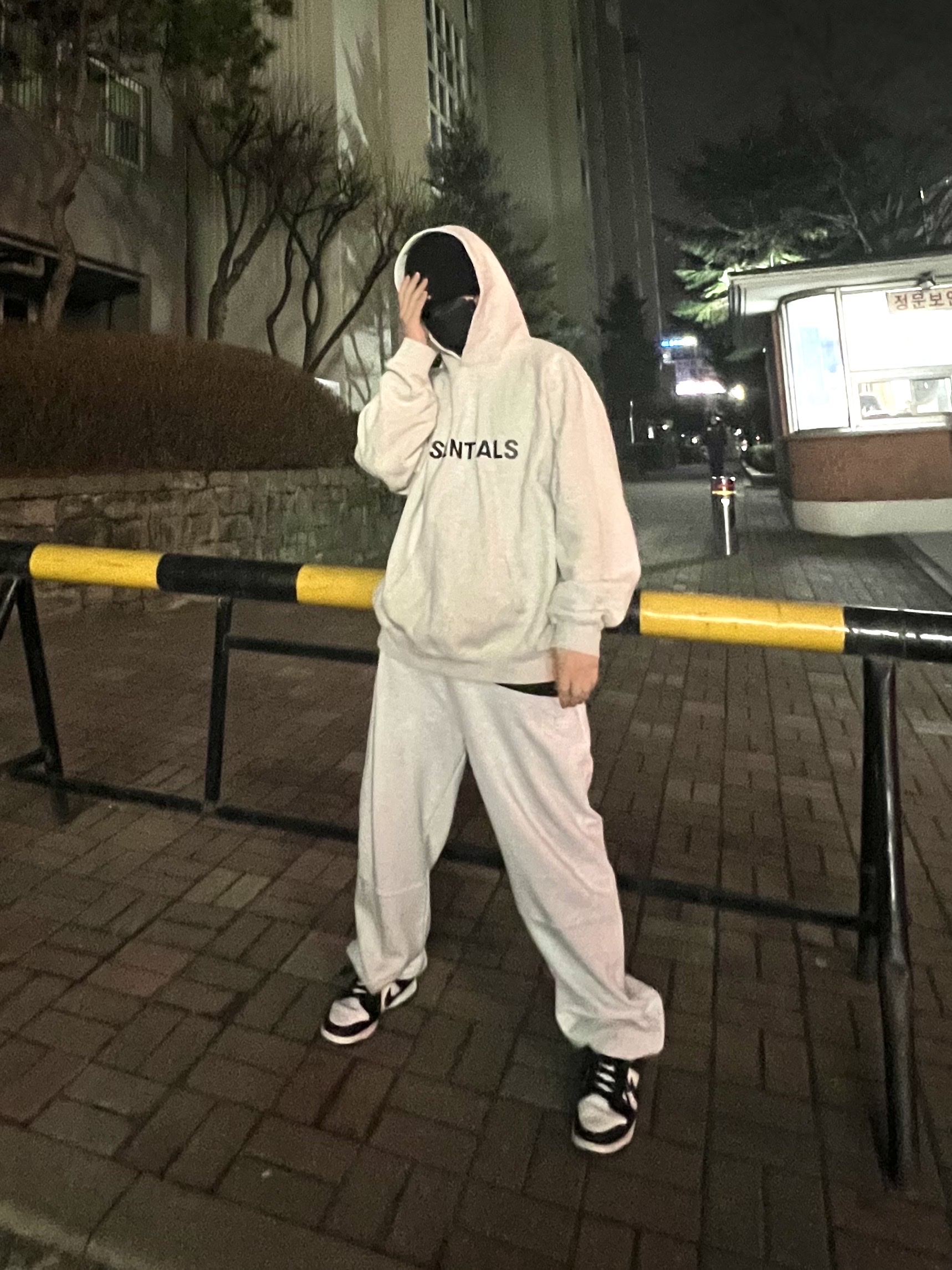 Essentials 3D Silicon Applique Pullover Hoodie Oatmeal/Oatmeal Heather/Light Heather Oatmeal 2020, Nike Dunk Low Retro Black 착용 스타일