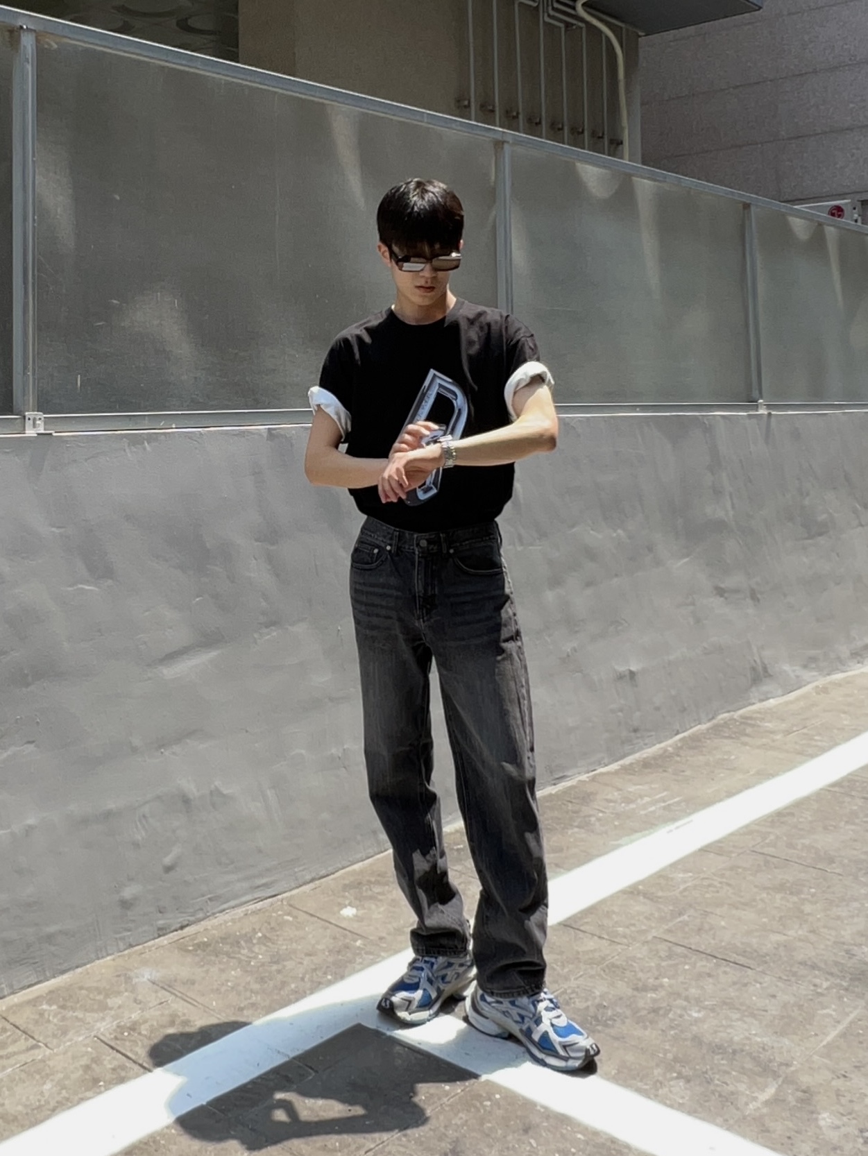 Balenciaga Runner Sneakers Blue White 착용 스타일