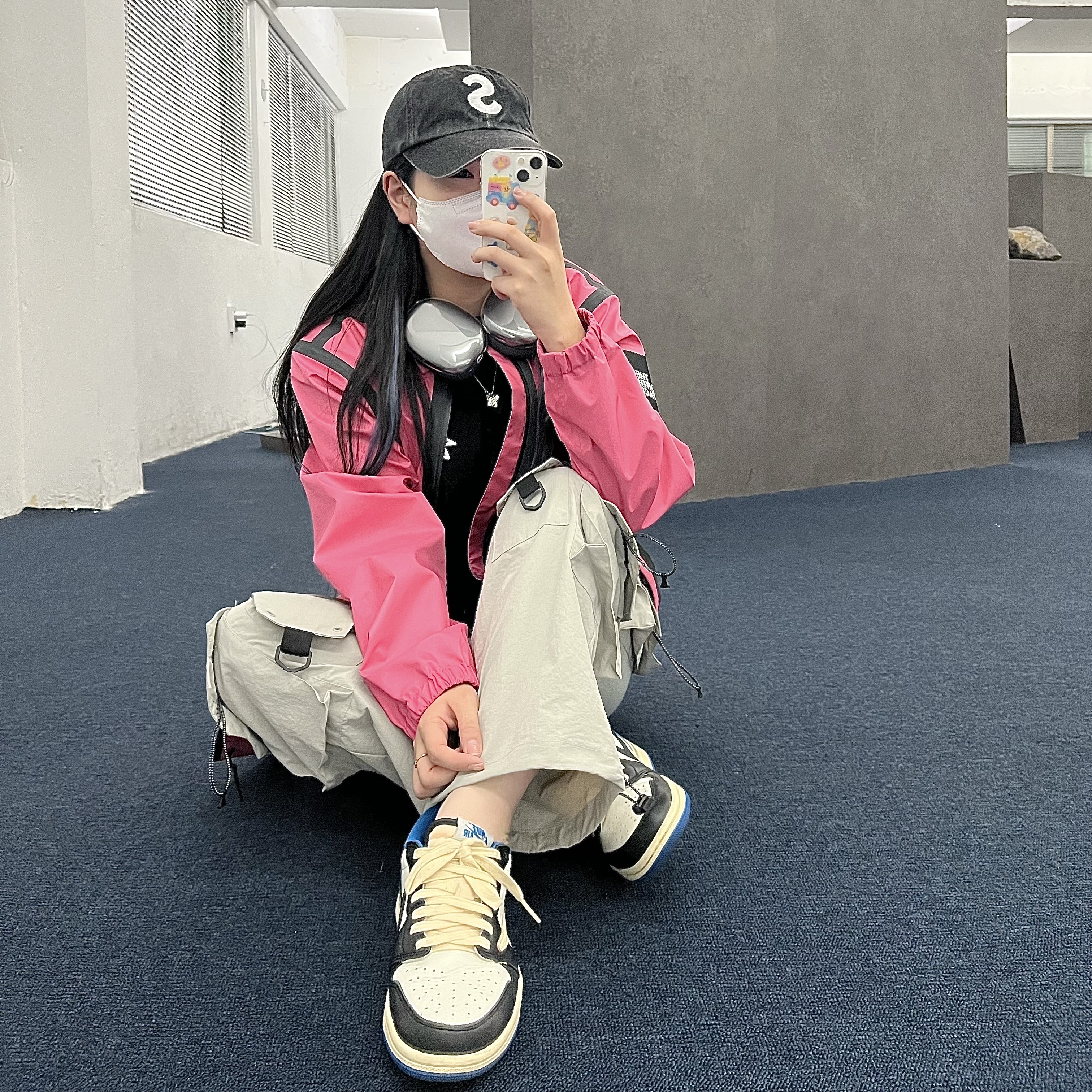 Supreme Kevlar Denim S Logo 6-Panel Black - 22SS, Supreme x The North Face Summit Series Outer Tape Seam Coaches Jacket Pink - 21SS 착용 스타일 - 1