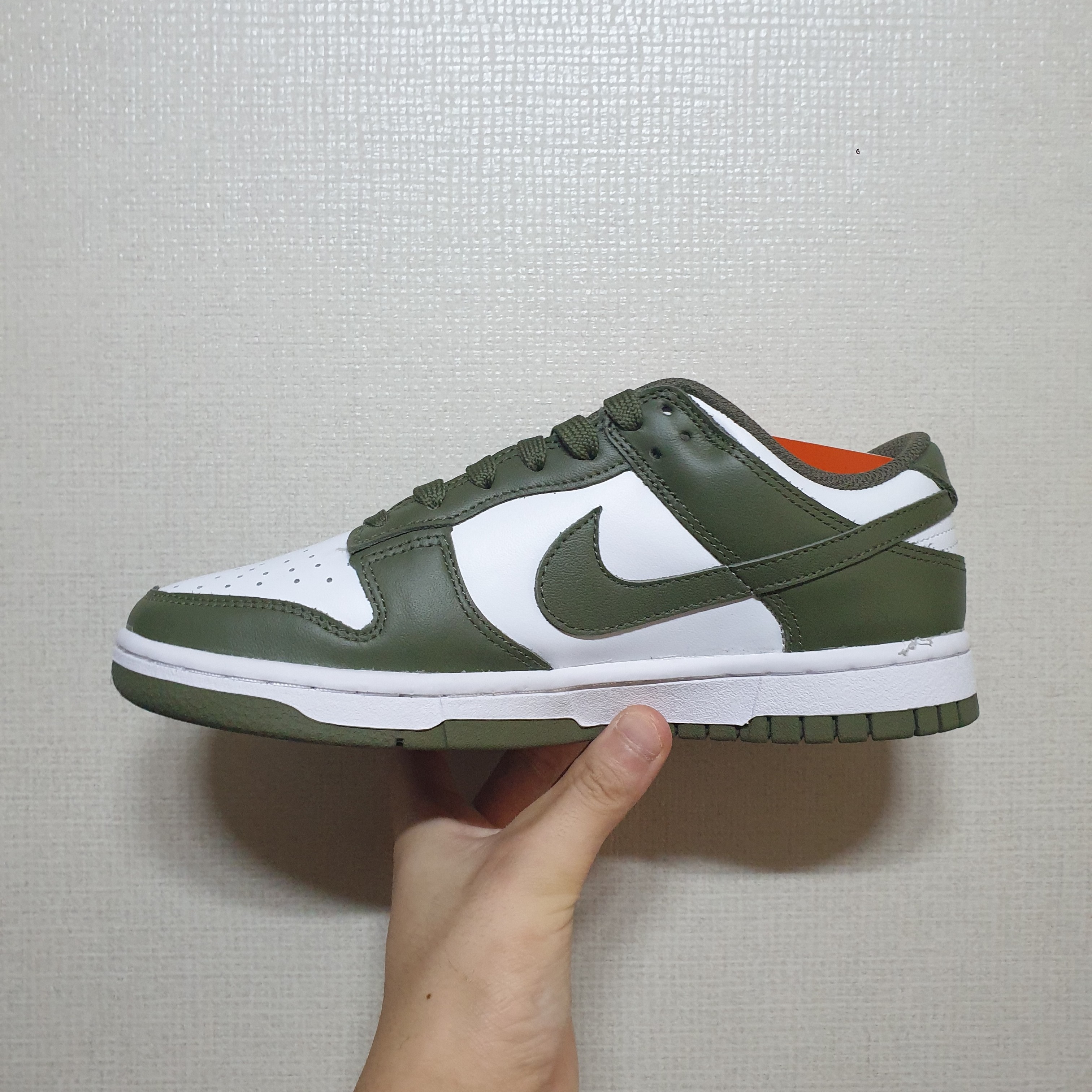 (W) Nike Dunk Low Medium Olive 착용 스타일 - 4