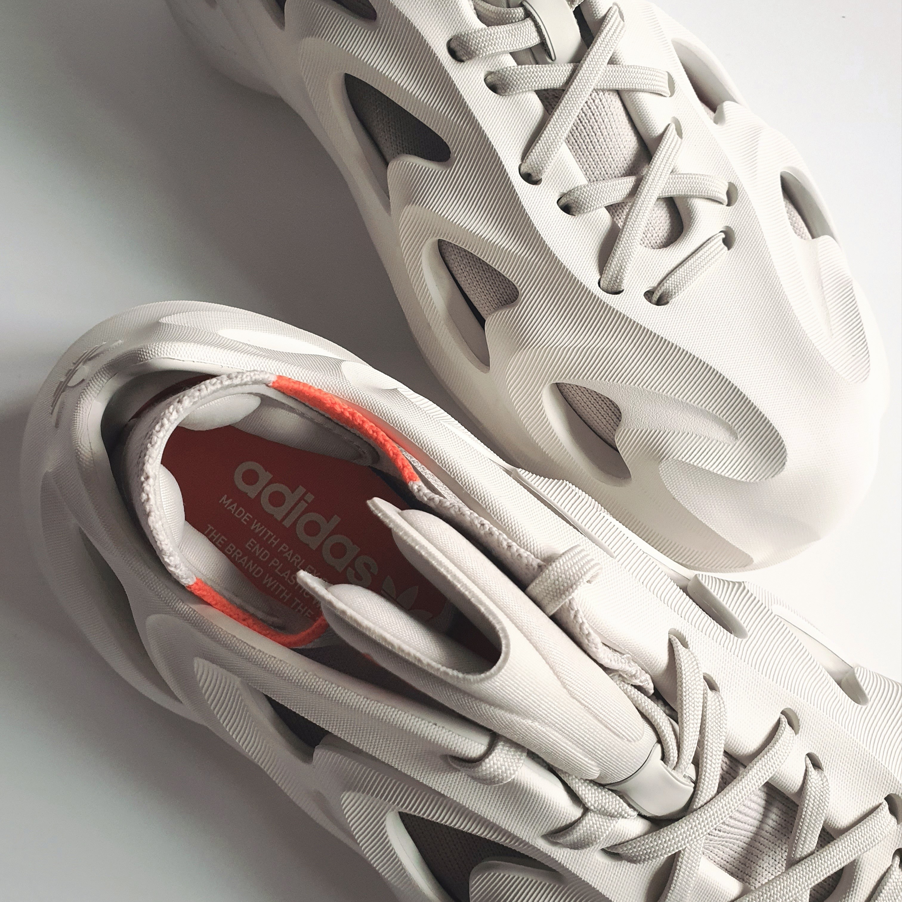Adidas Adifom Q Off White 착용 스타일 - 3