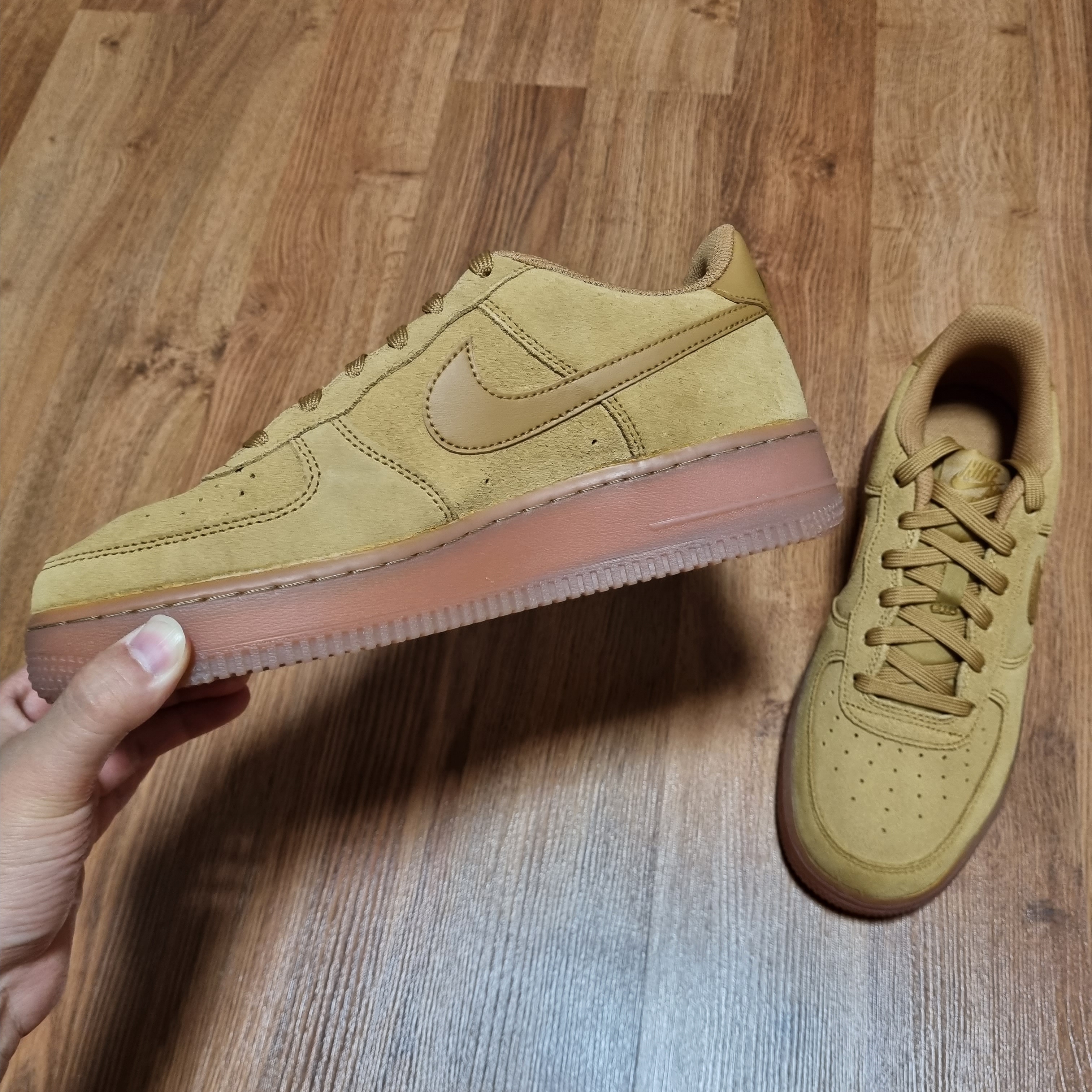 (GS) Nike Air Force 1 LV8 3 Wheat 착용 스타일 - 1