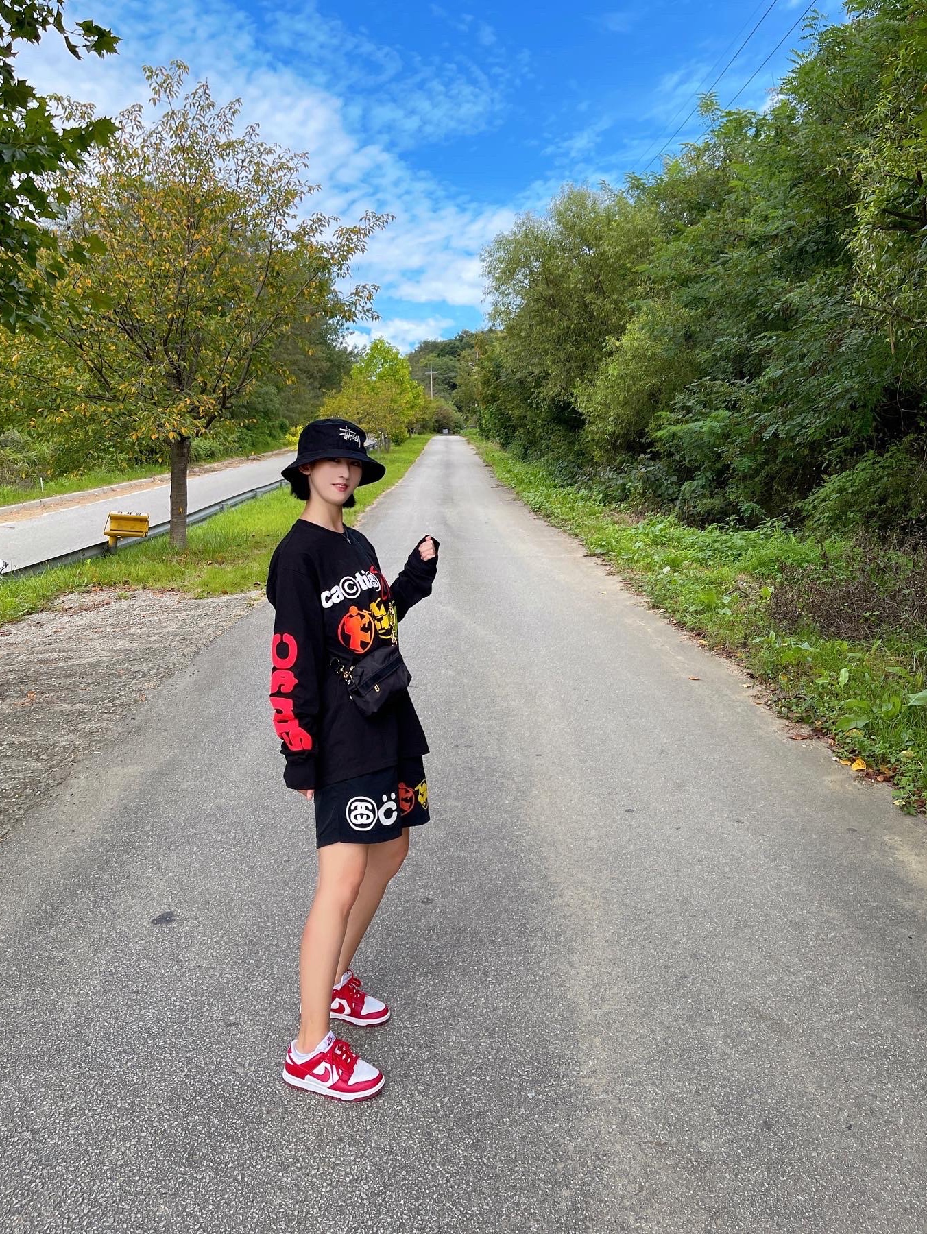 (W) Nike Dunk Low Next Nature Gym Red, Nike x Serena Williams Design Crew Futura Luxe Crossbody Bag 착용 스타일