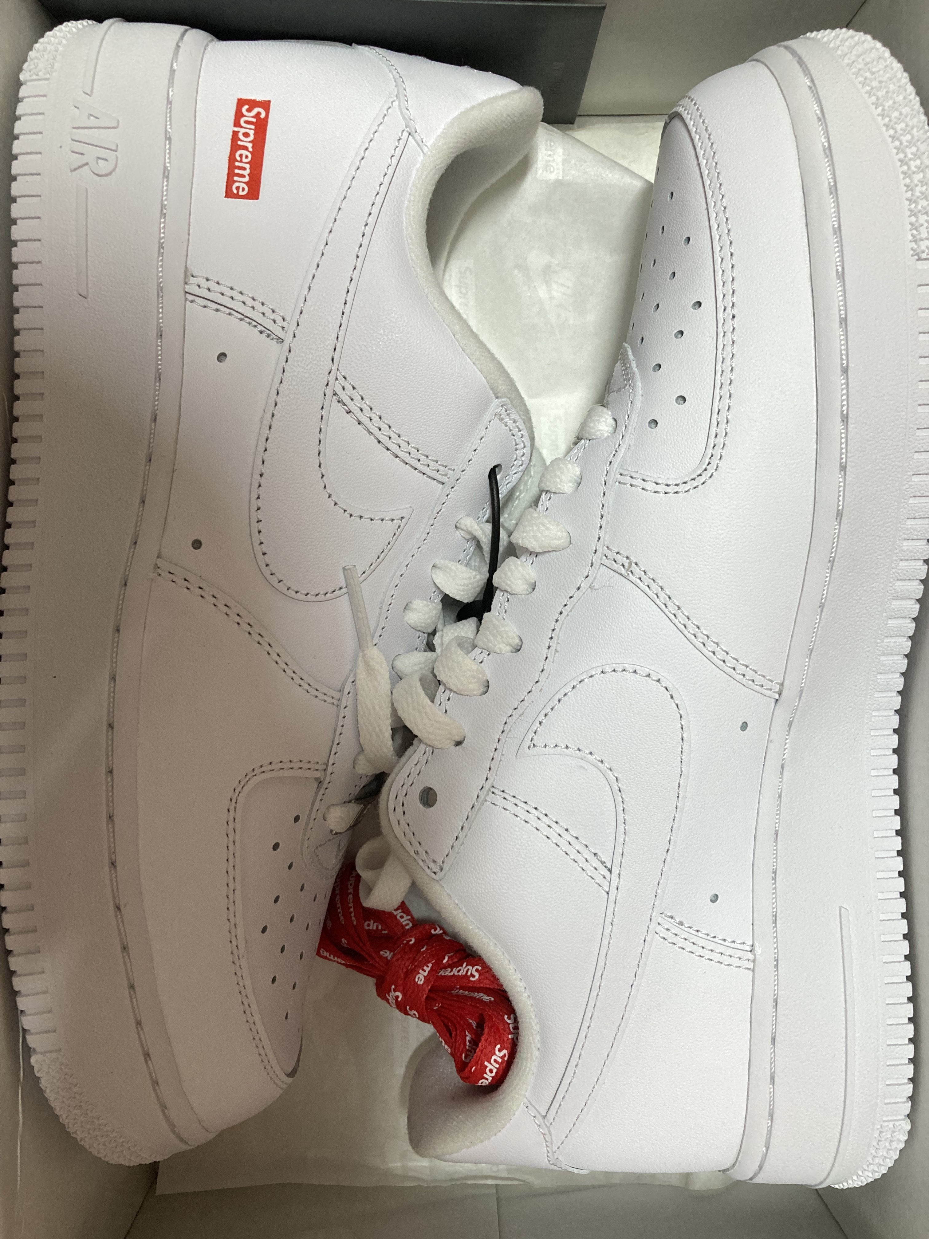 Nike x Supreme Air Force 1 Low White 착용 스타일 - 2