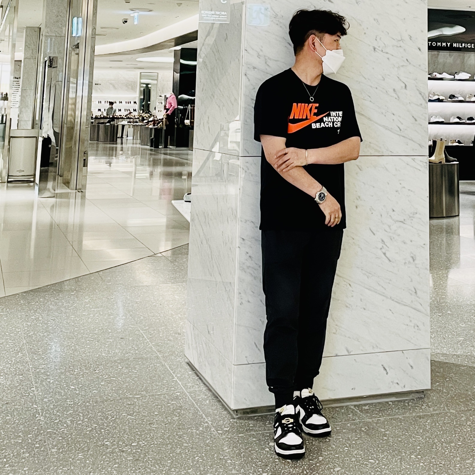 Nike Dunk Low Retro SE Black, Nike x Stussy International Beach Crew T-Shirt Black - Asia 착용 스타일
