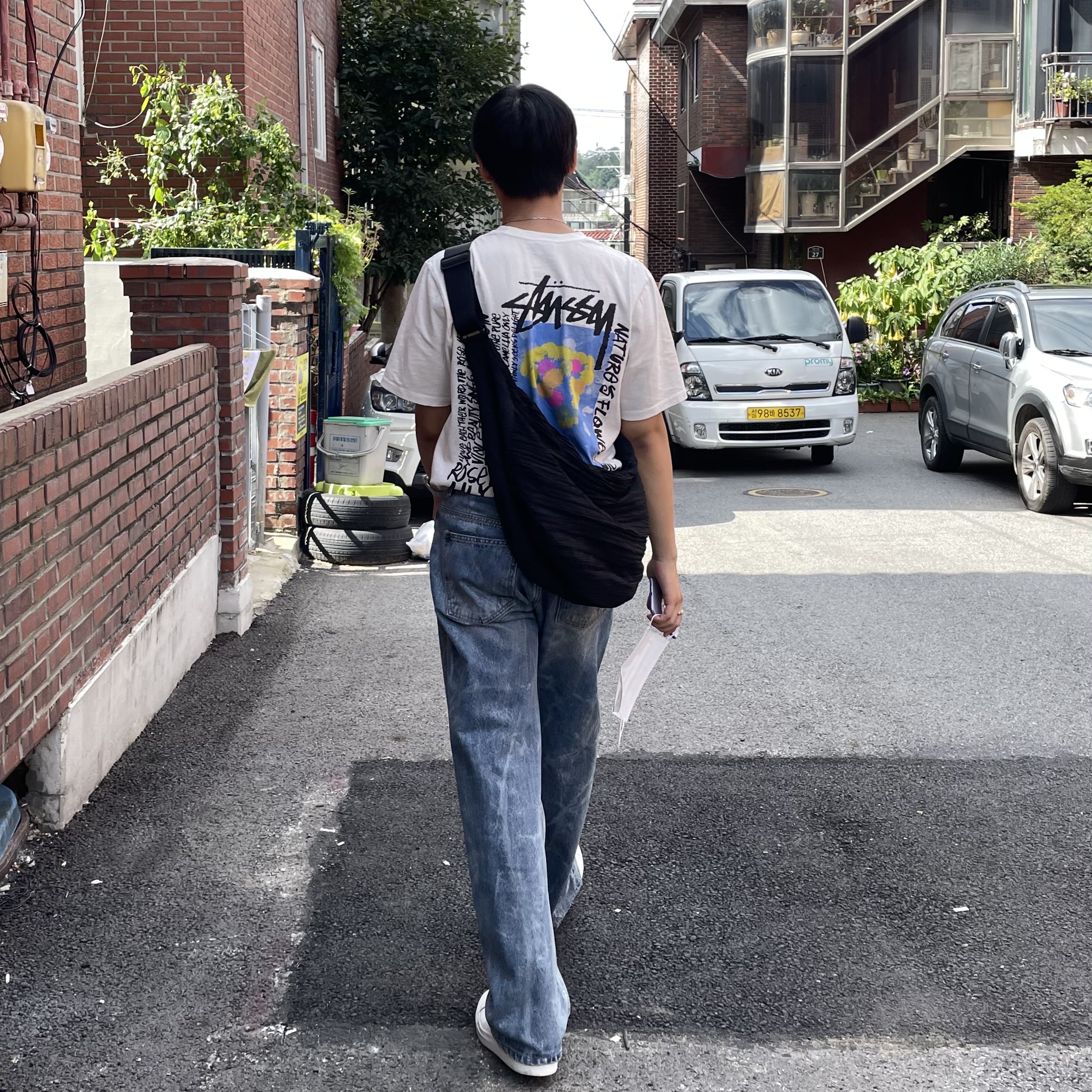 Stussy Camellias Pig. Dyed T-Shirt Natural, Common Projects Original Achilles Low White 착용 스타일 - 2