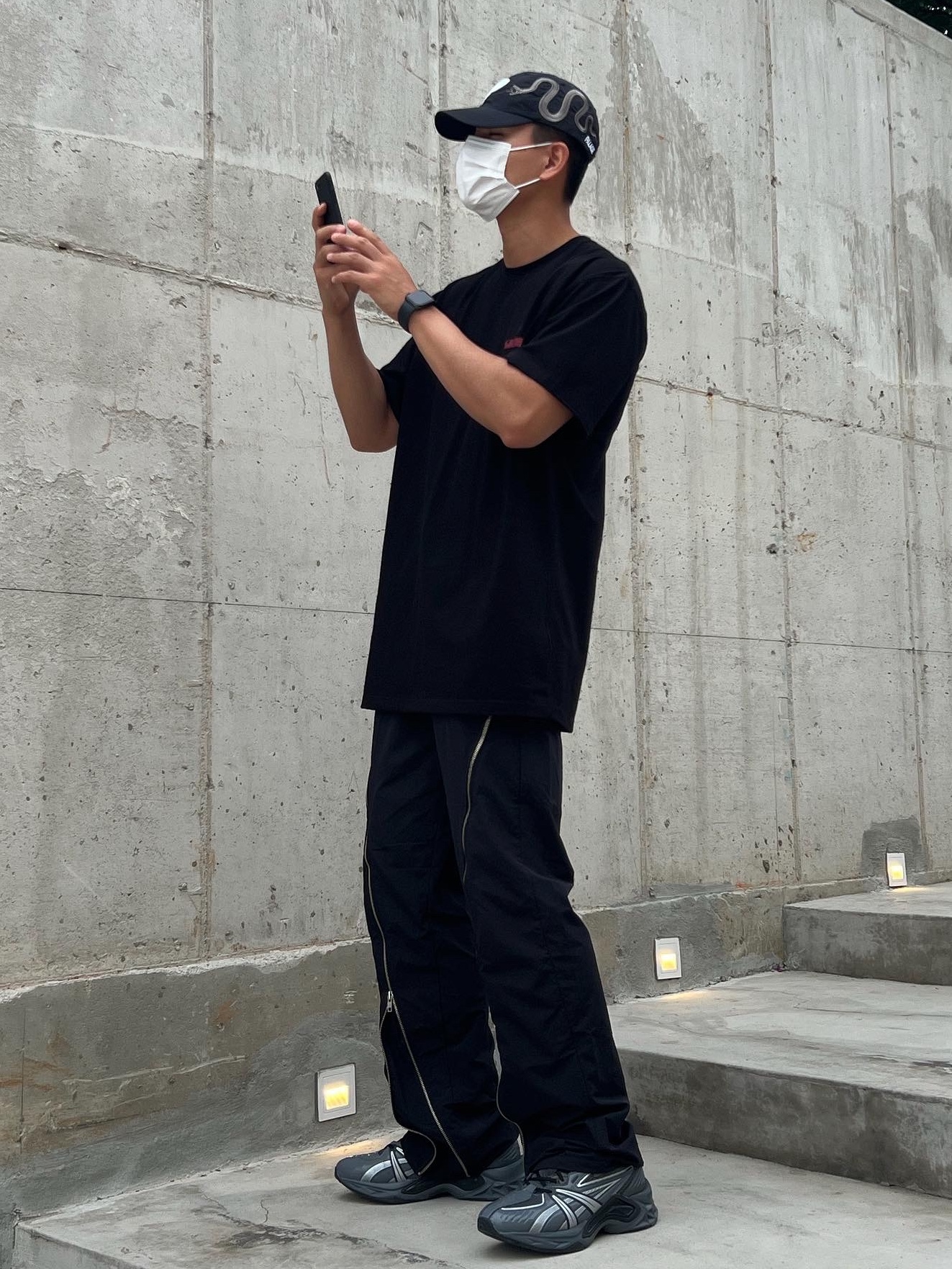 Palace Snake 6-Panel Black - 22SS, Undermycar Sioki Louisette T-Shirt Ox Blood - 22SS 착용 스타일