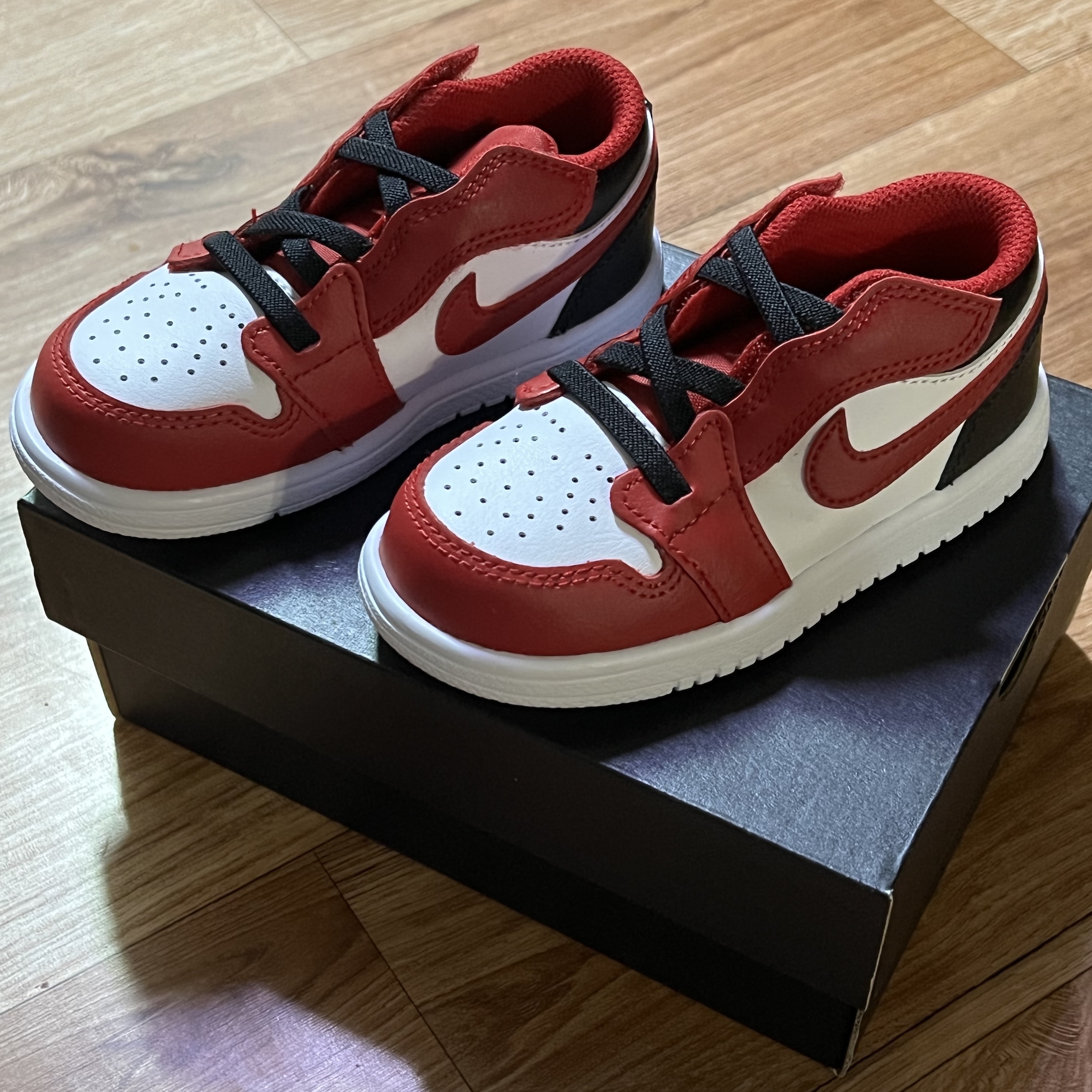 (TD) Jordan 1 Low Alt White Gym Red Black 착용 스타일 - 2
