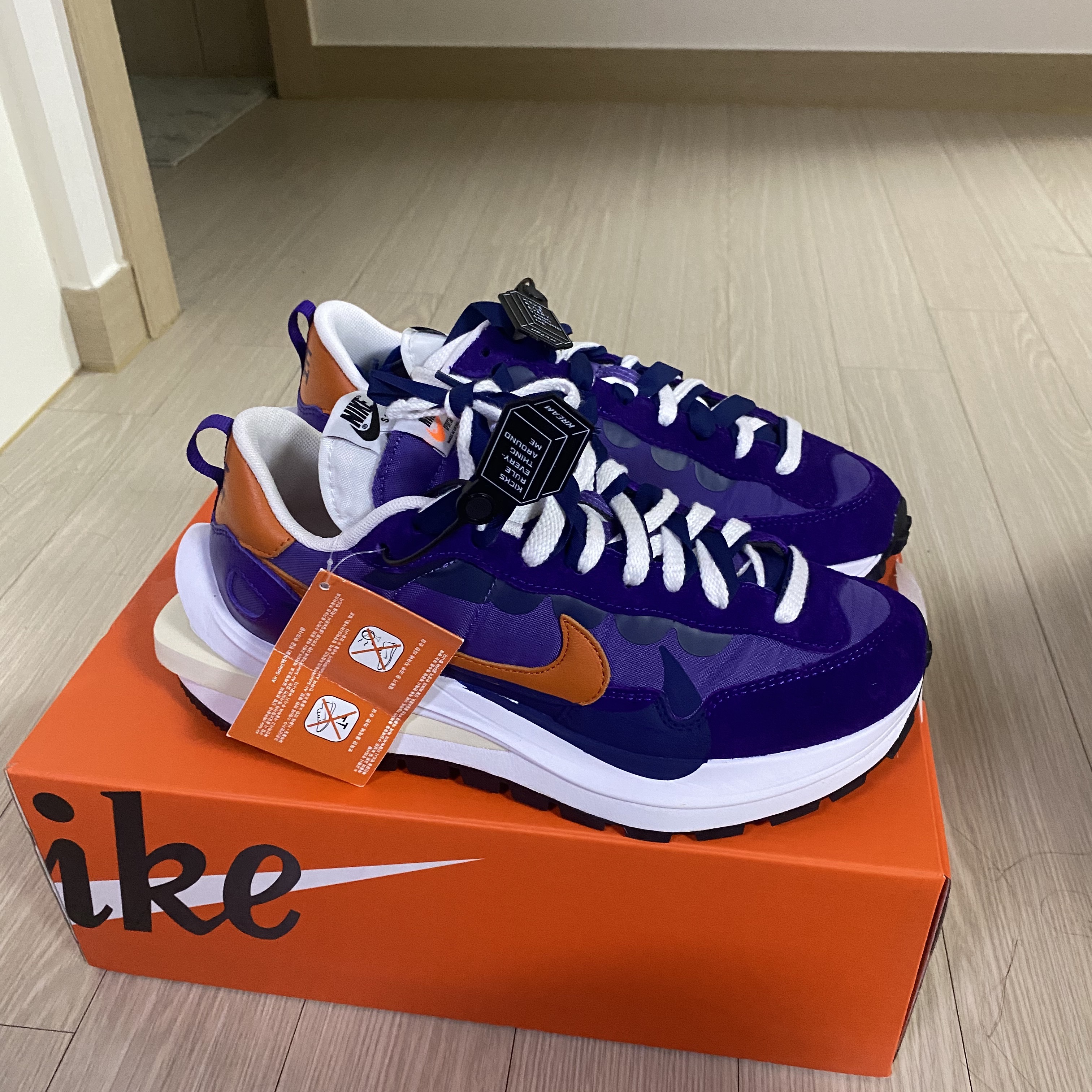 Nike x Sacai VaporWaffle Dark Iris 착용 스타일