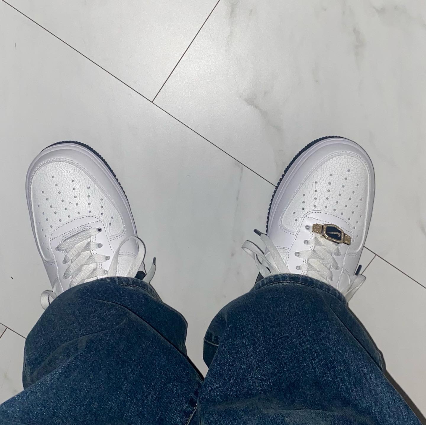Nike Air Force 1 '07 LV8 EMB World Champions White Black 착용 스타일 - 1