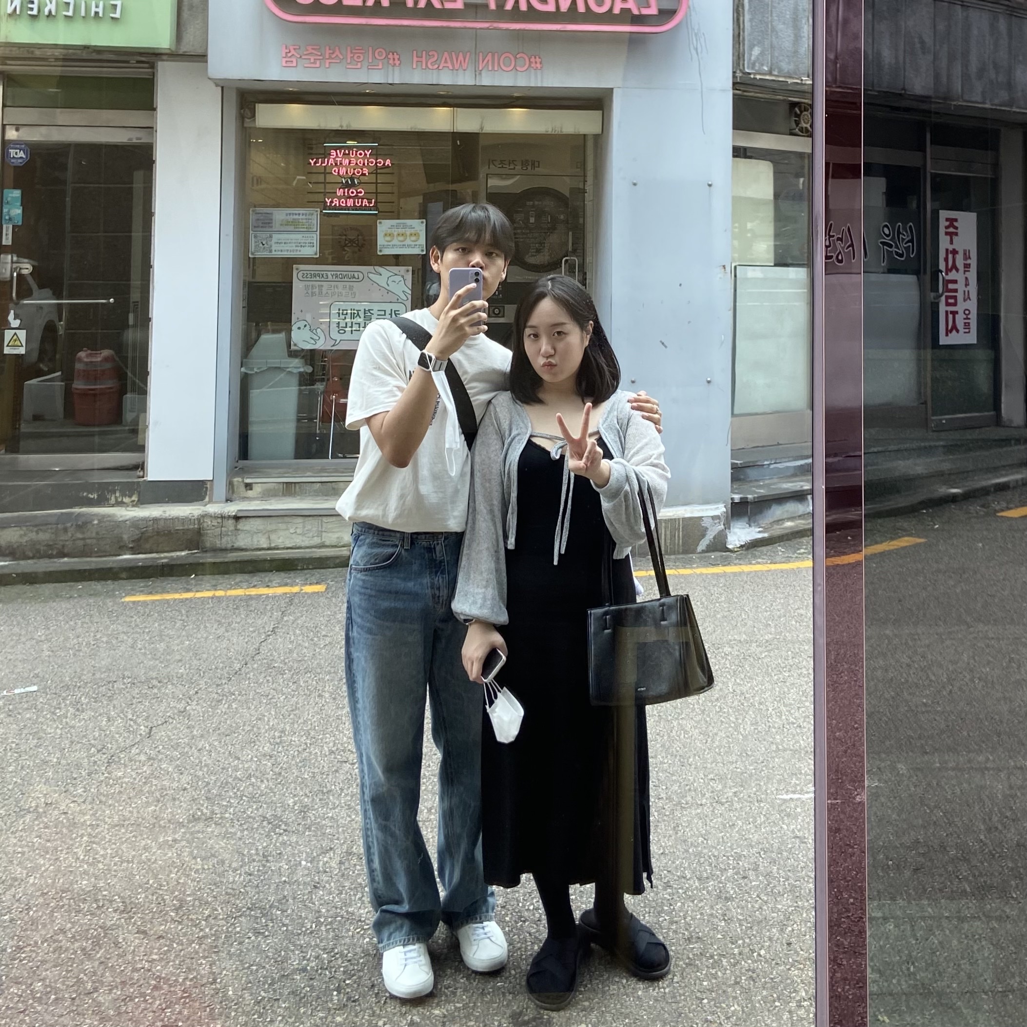 Stussy Camellias Pig. Dyed T-Shirt Natural, Common Projects Original Achilles Low White 착용 스타일 - 3