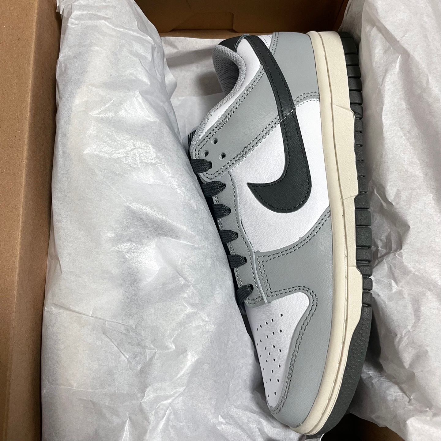 (W) Nike Dunk Low Light Smoke Grey 착용 스타일 - 3