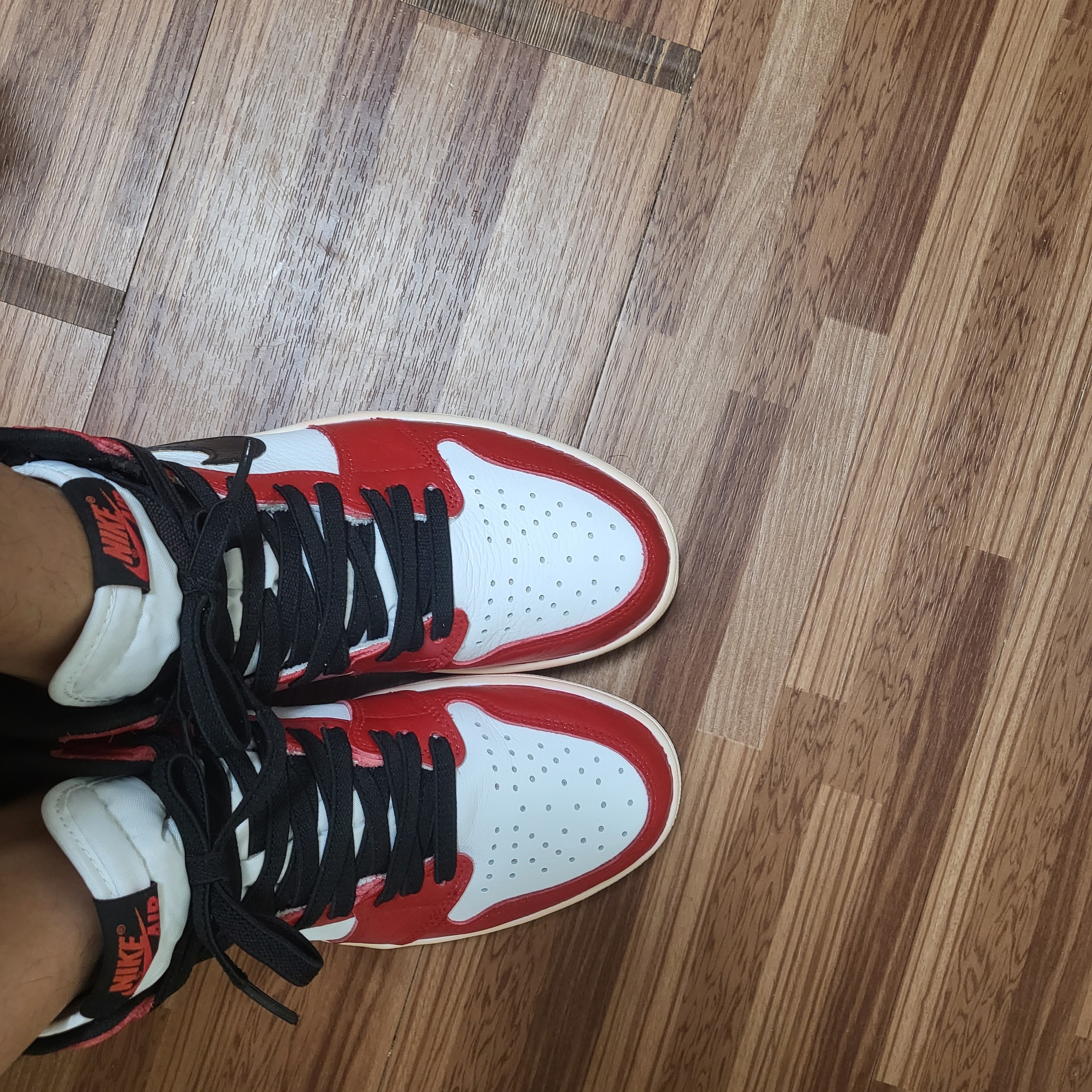 Jordan 1 Retro High OG Light Fusion Red 착용 스타일 - 3