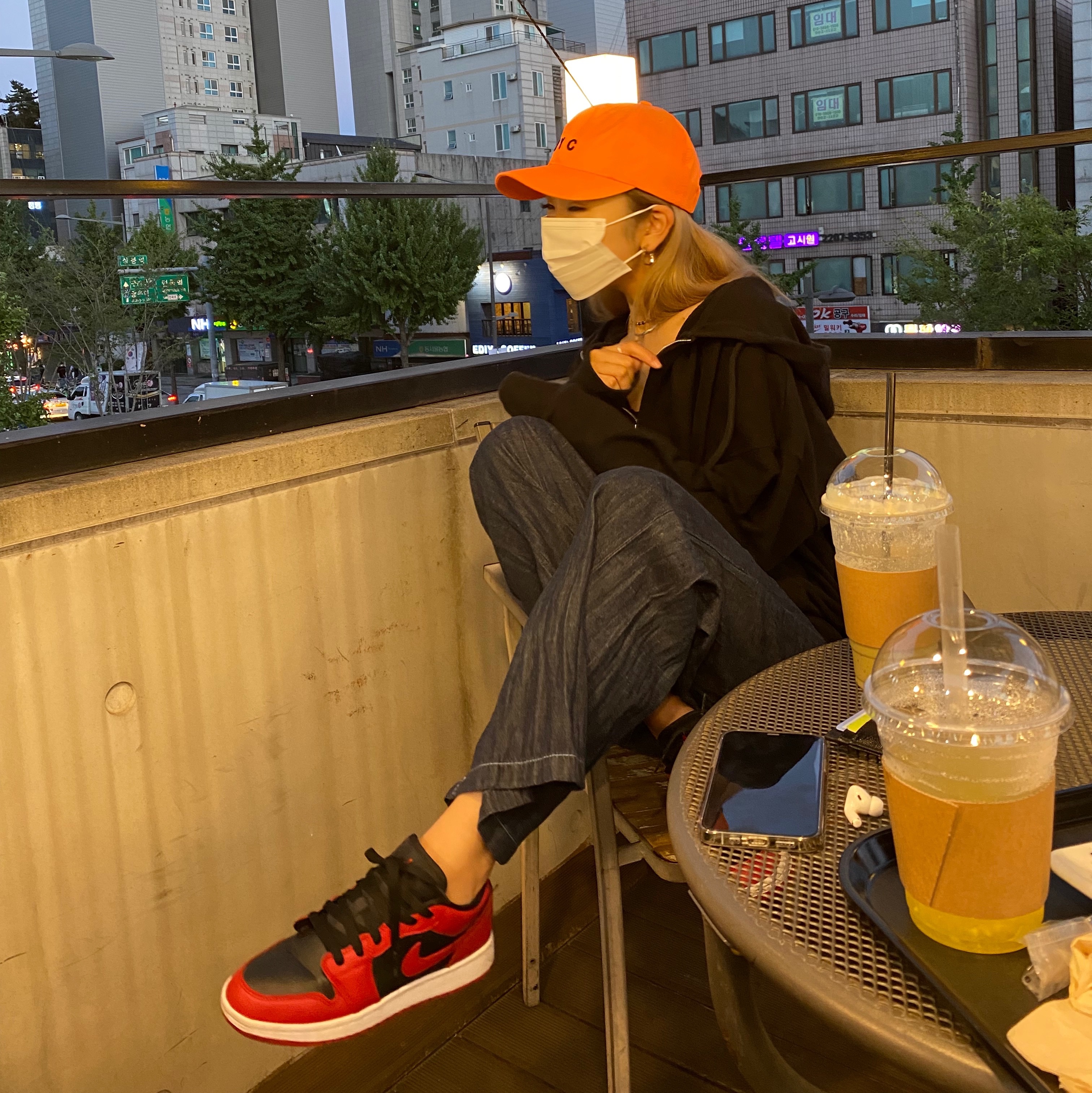 Jordan 1 Low Varsity Red 착용 스타일