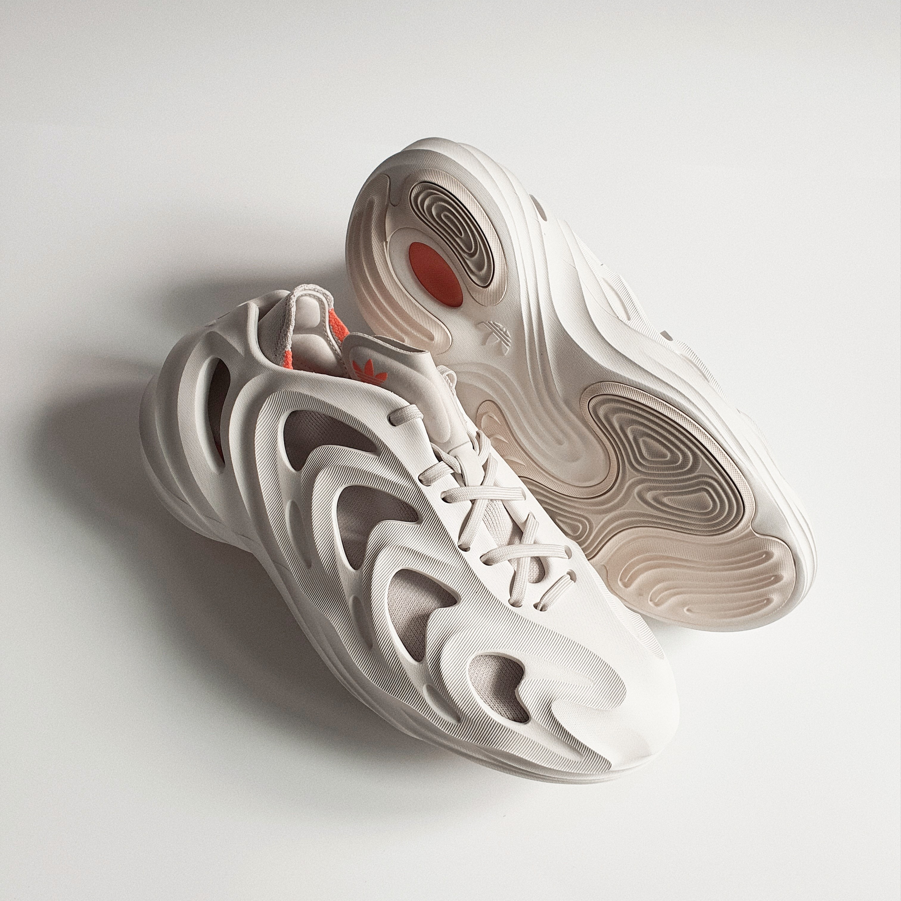 Adidas Adifom Q Off White 착용 스타일 - 1