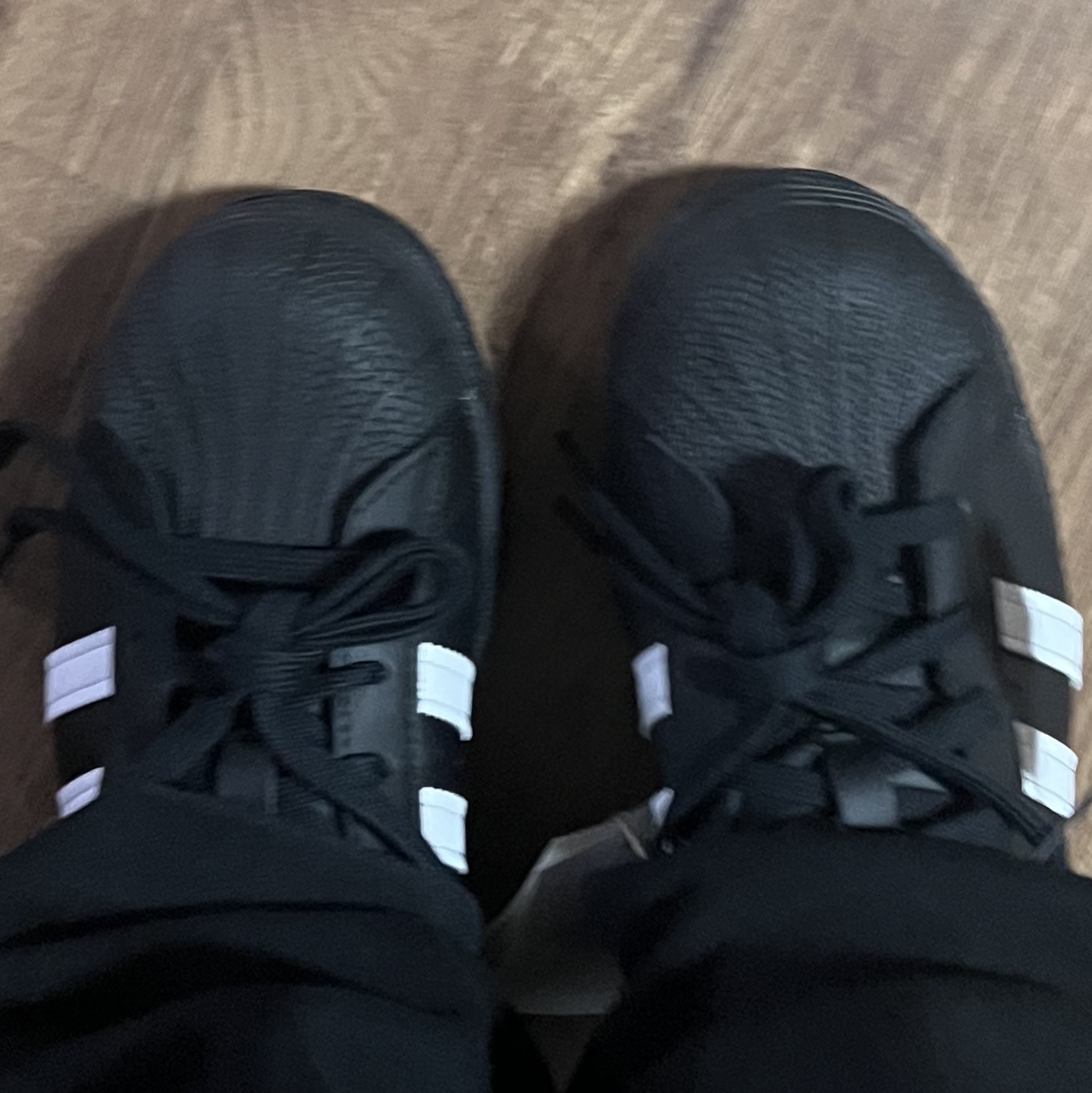 Adidas Superstar Core Black White 착용 스타일 - 4