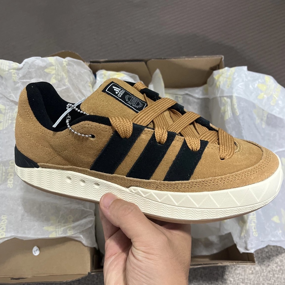 Adidas x Atmos Adimatic OG Shoebox 착용 스타일