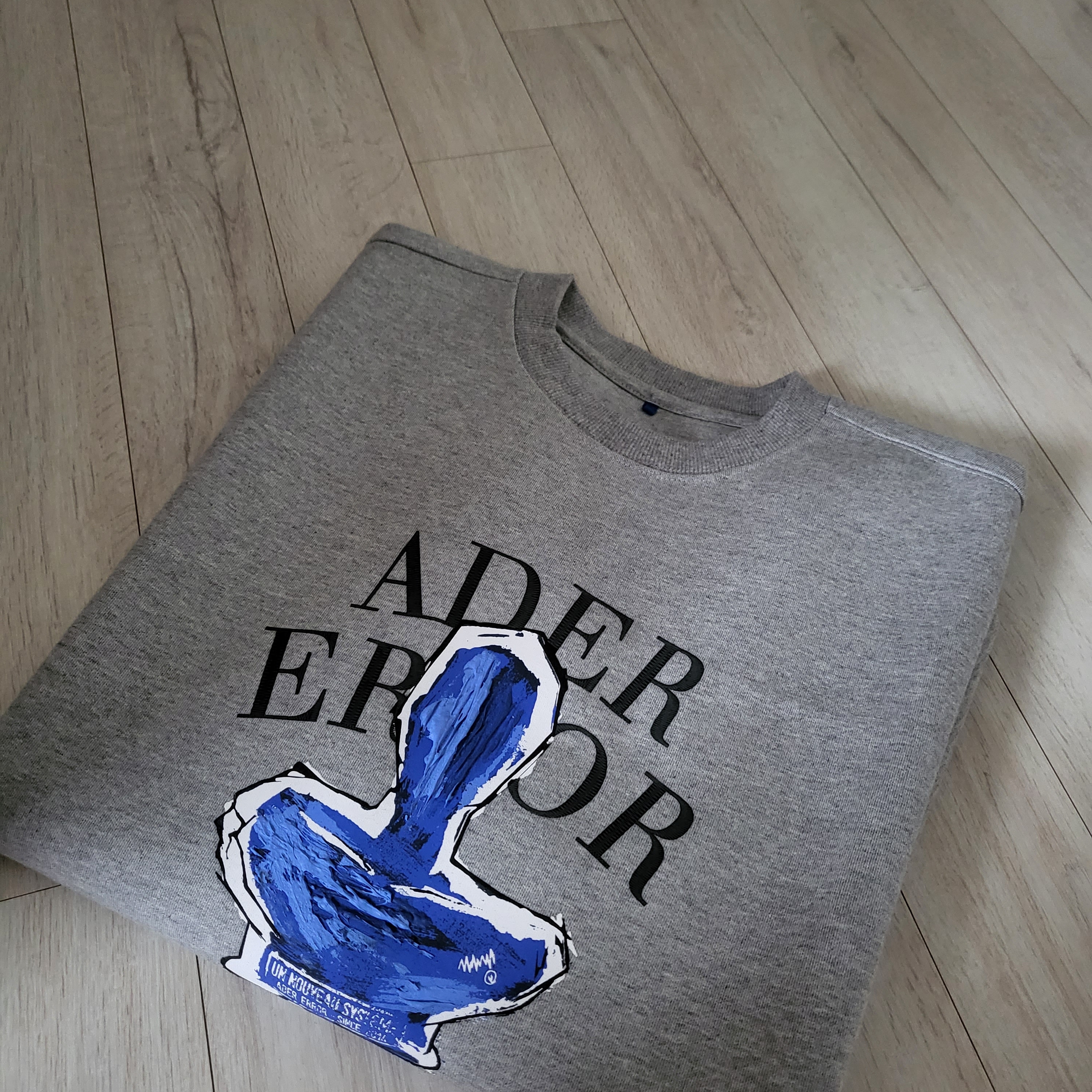 Ader Error Portrait Trophy Logo Sweatshirt Grey 착용 스타일