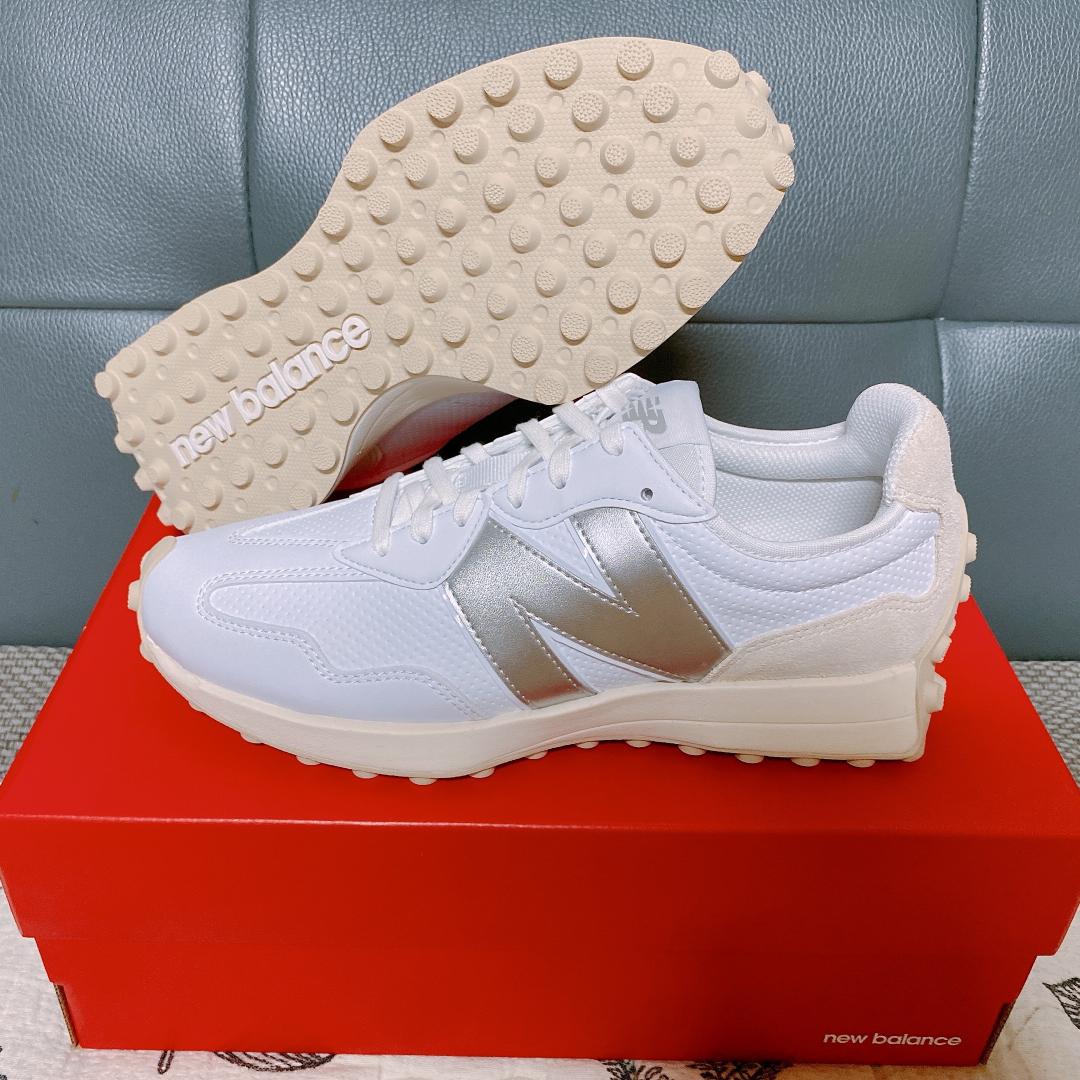 (W) New Balance 327 Golf White 착용 스타일