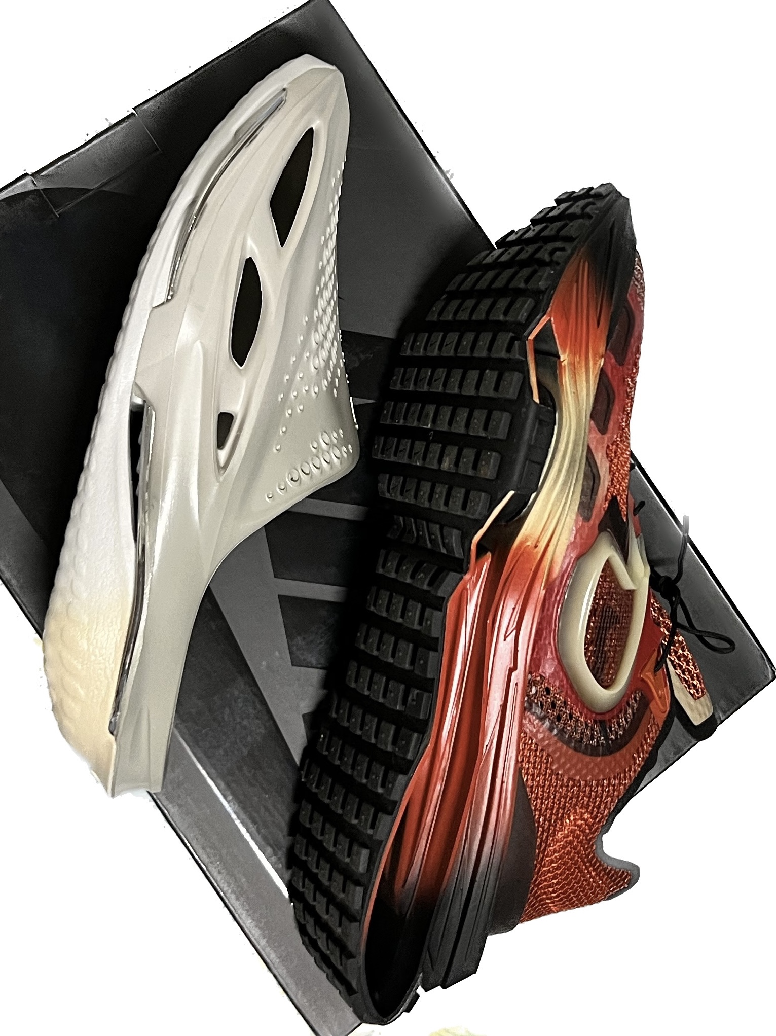 Nike x Matthew M Williams Zoom 004 Rust Factor, Nike x Matthew M Williams 005 Slide Light Bone and Chrome 착용 스타일