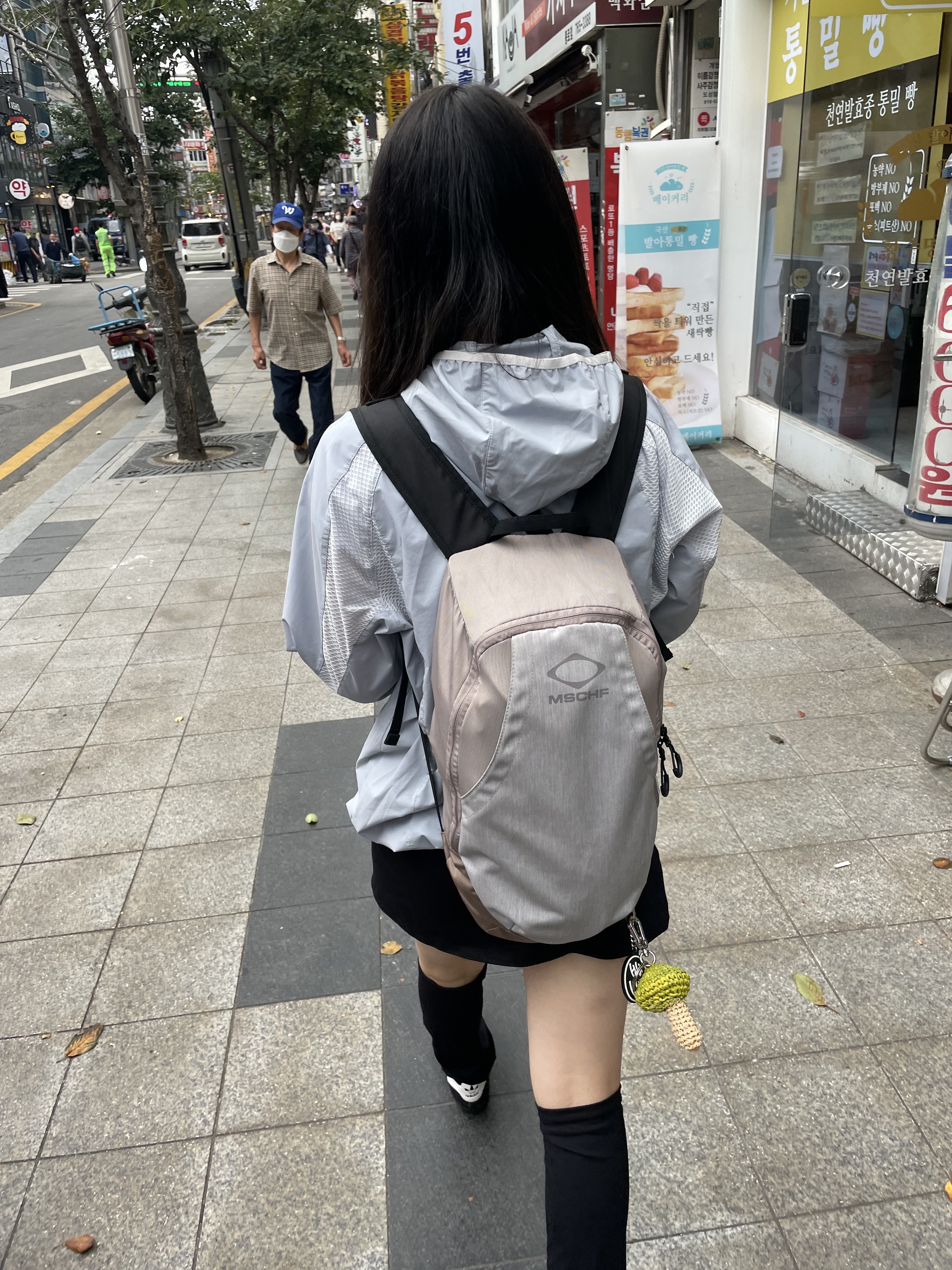 Sansan Gear Mesh Jacket Sky Blue - 22SS, Stussy Mushroom Raffia Keychain 착용 스타일 - 1