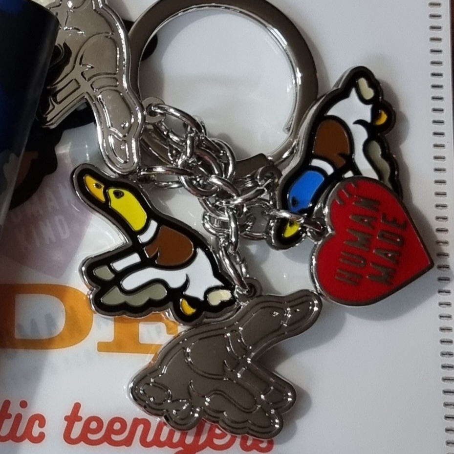 Human Made Flying Duck Keyring Silver 착용 스타일