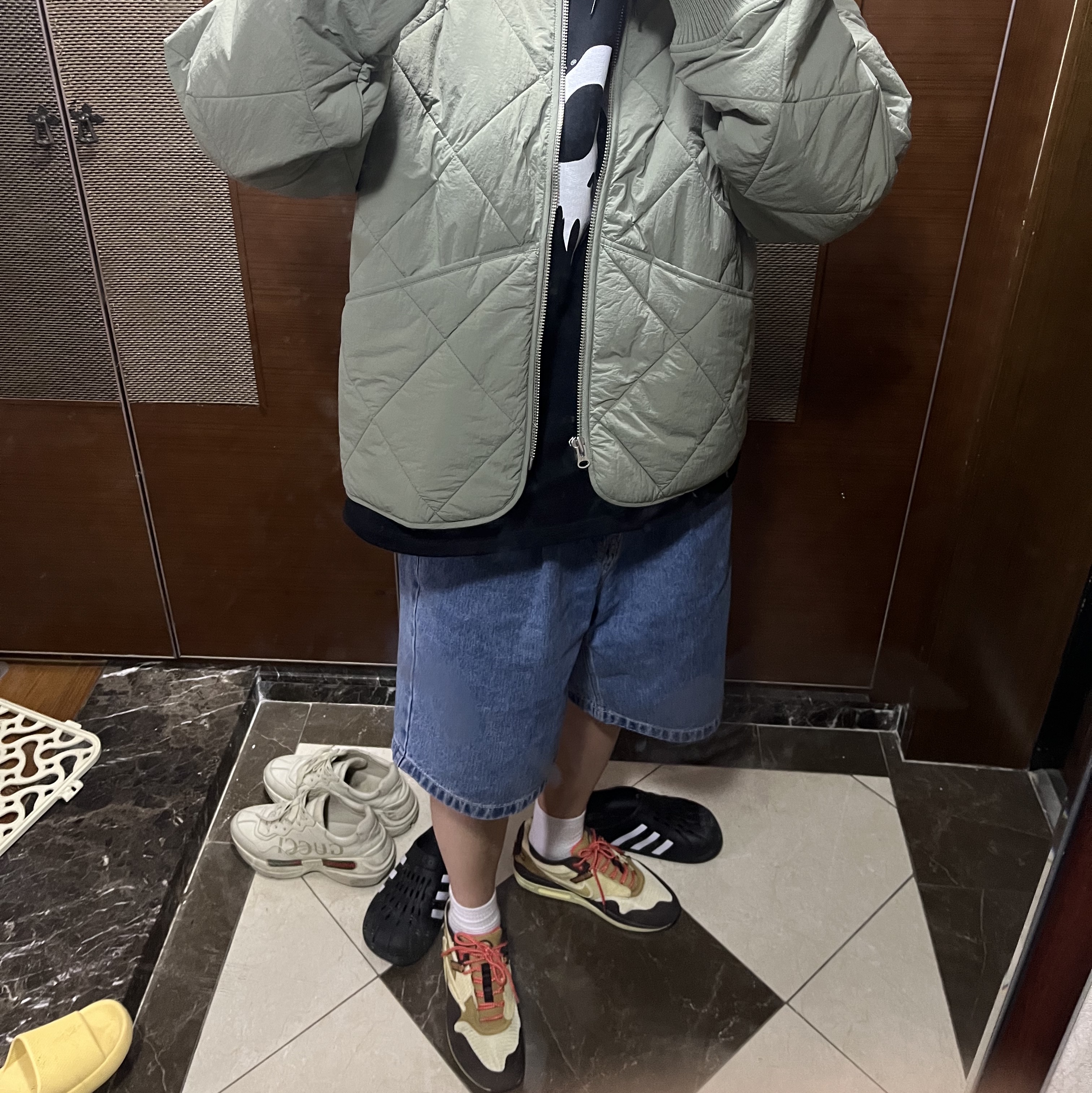 Stussy Dice Quilted Liner Jacket Olive, Our Legacy Loose Hoodie Maverick Skull Print Black 착용 스타일