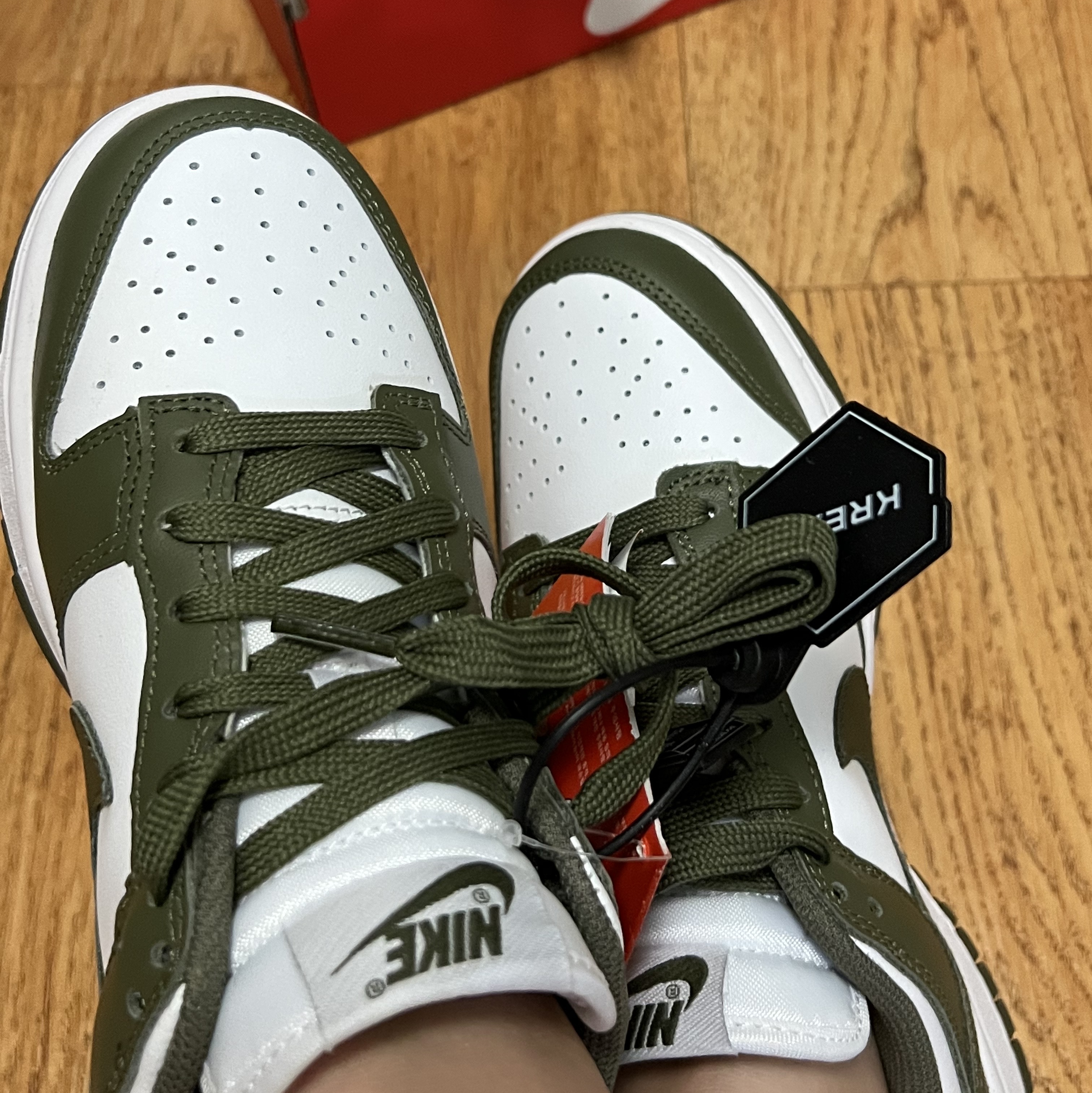 (W) Nike Dunk Low Medium Olive 착용 스타일 - 1