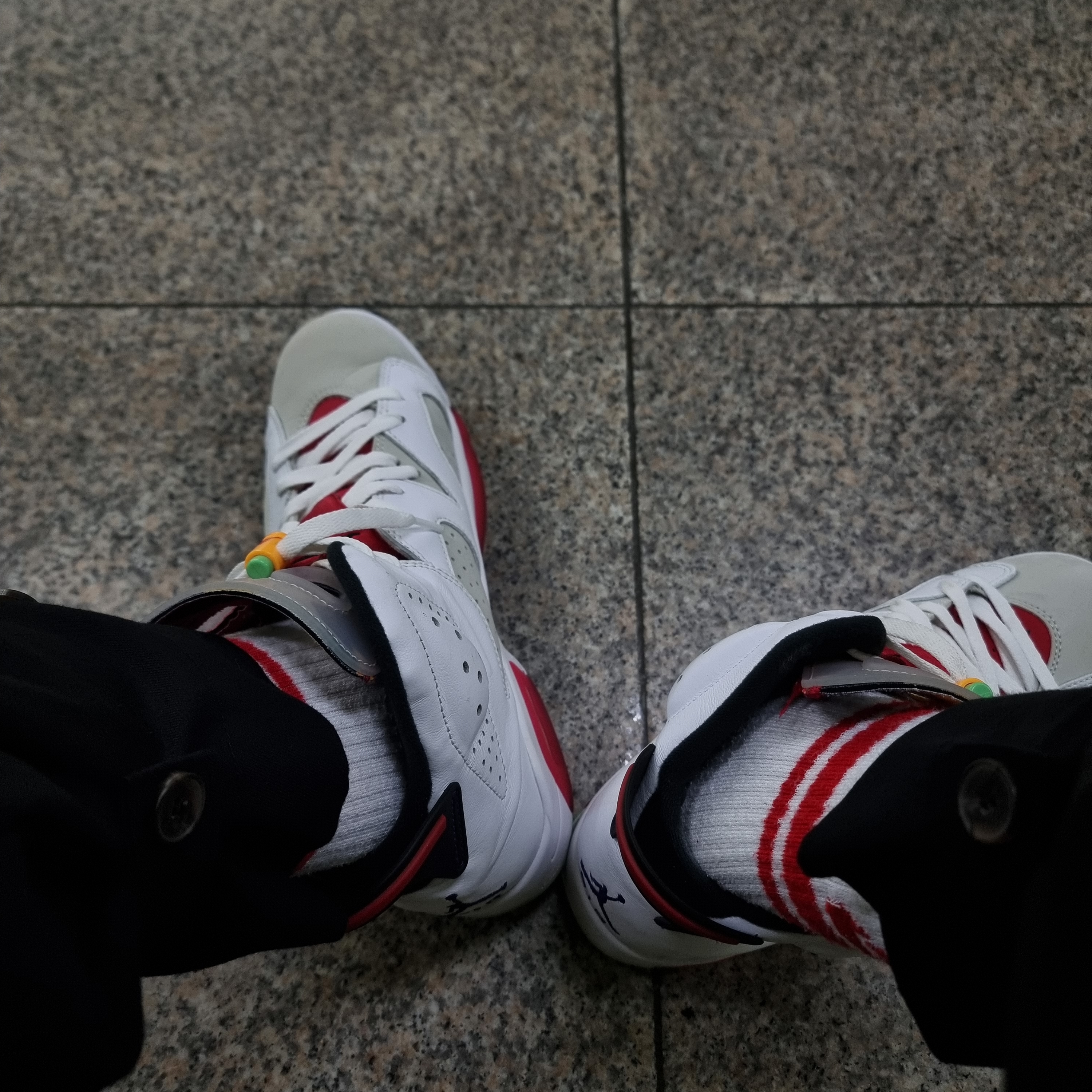 Jordan 6 Retro Hare 착용 스타일