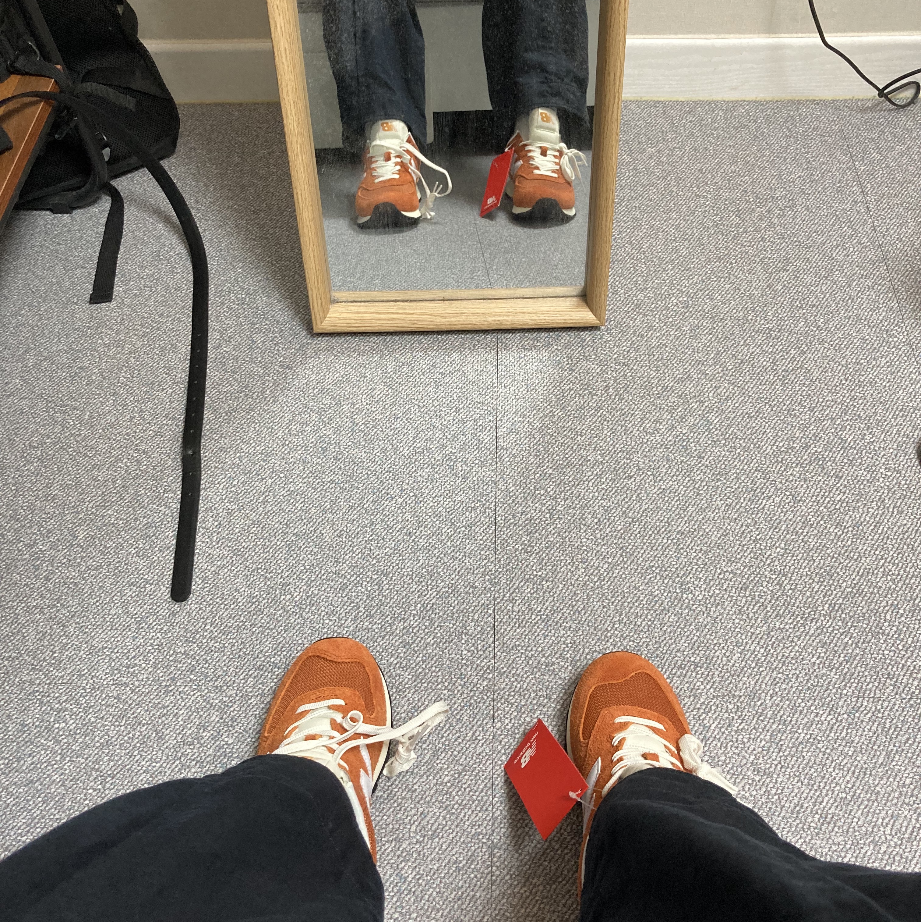 New Balance 574 Heritage Orange Burst White 착용 스타일