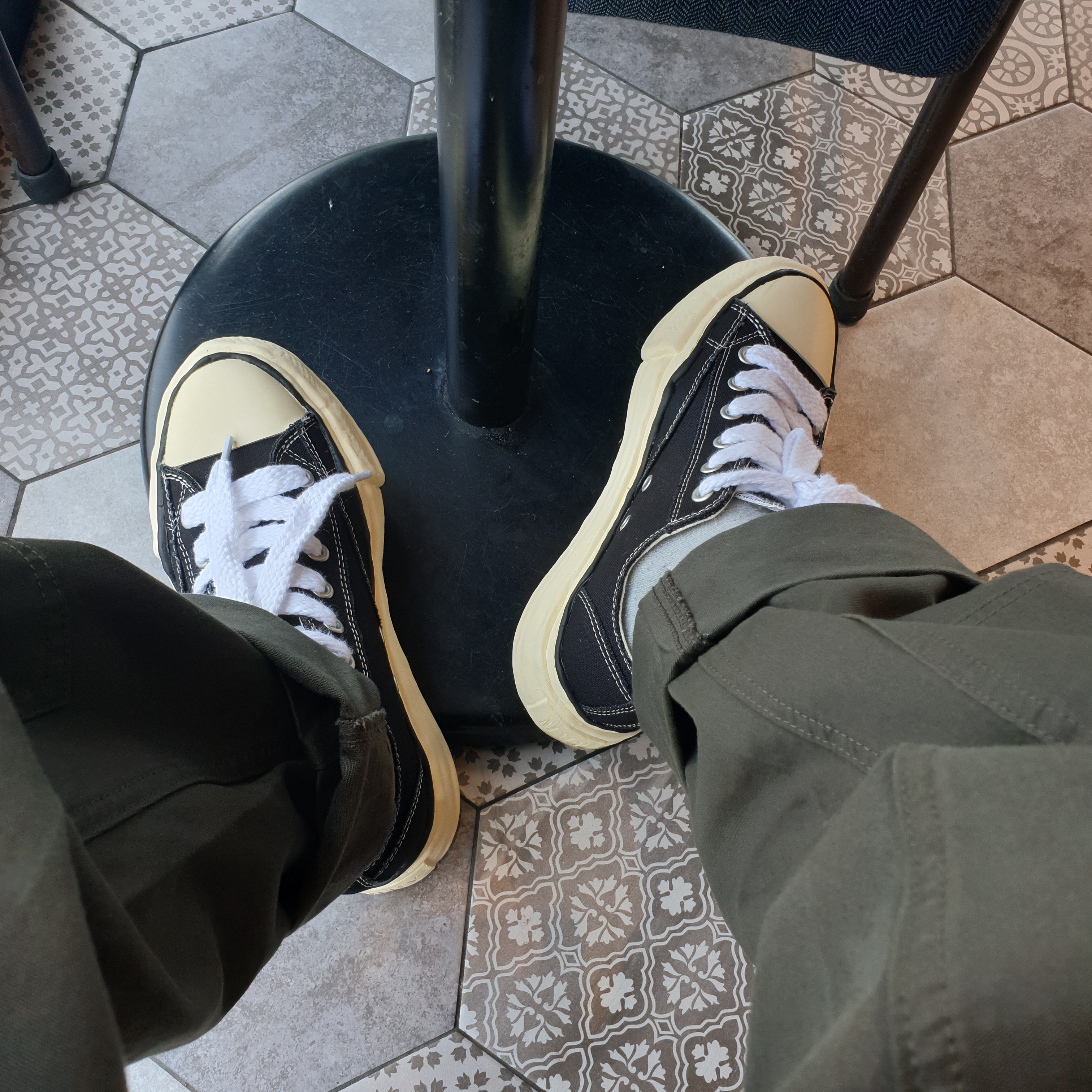 Maison Mihara Yasuhiro Peterson VL OG Sole Canvas Low-top Sneakers Black 착용 스타일