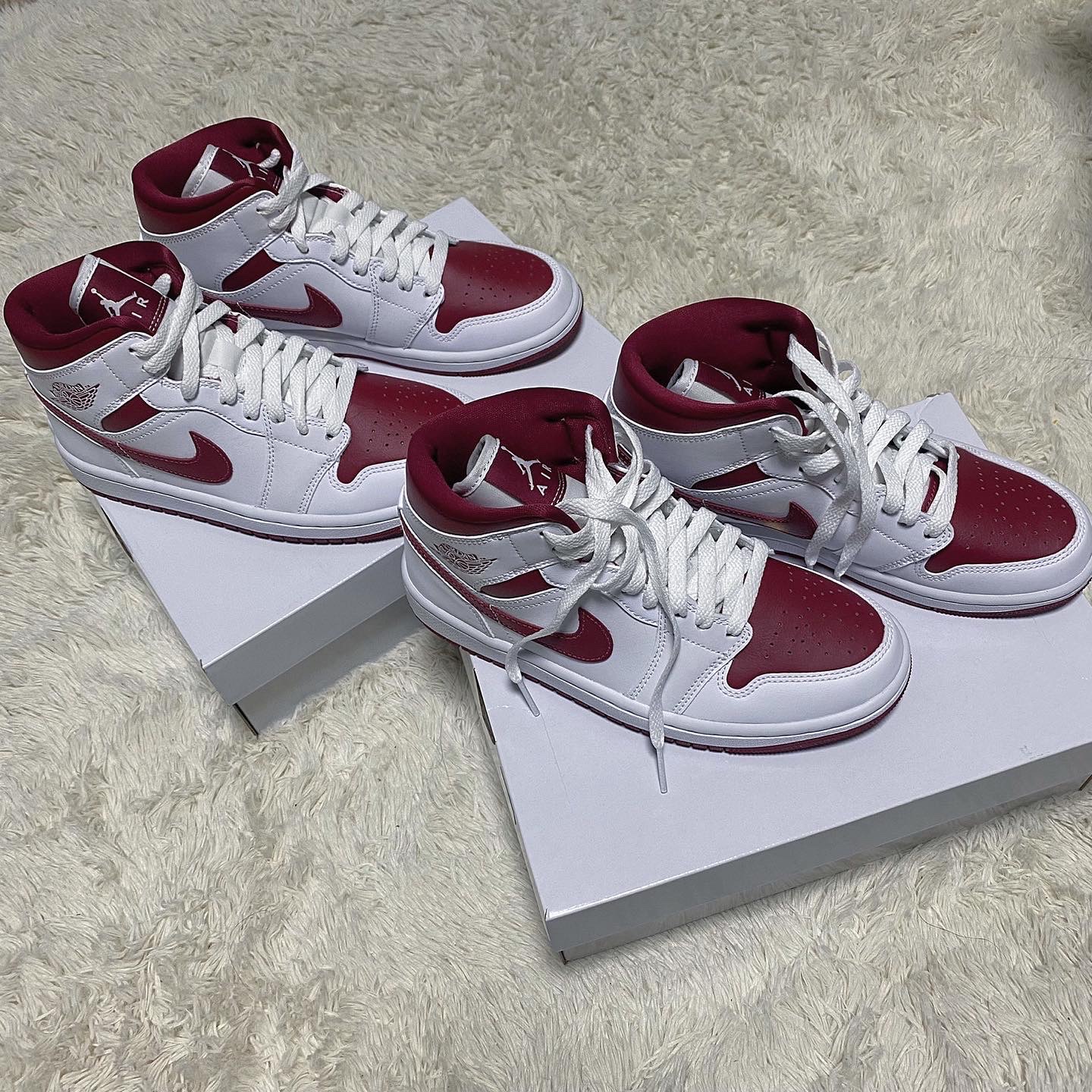 (W) Jordan 1 Mid Championship Red 착용 스타일 - 2
