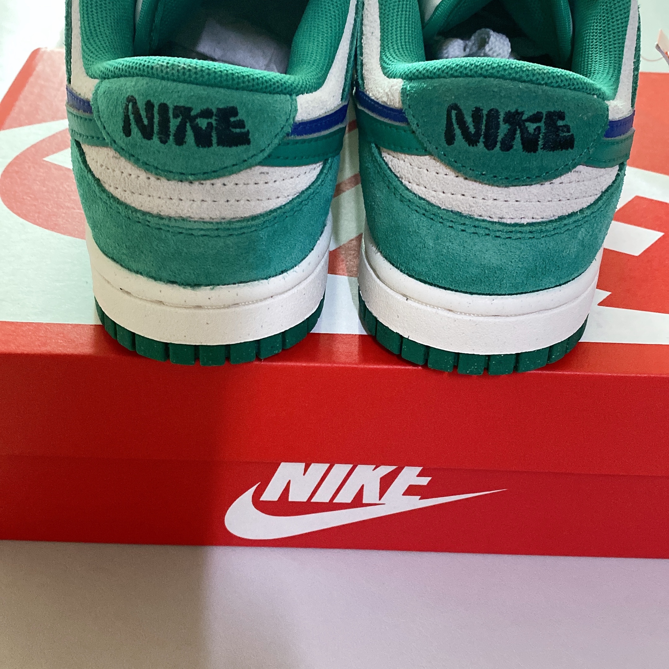 (W) Nike Dunk Low SE 85 Neptune Green and Sail 착용 스타일 - 2