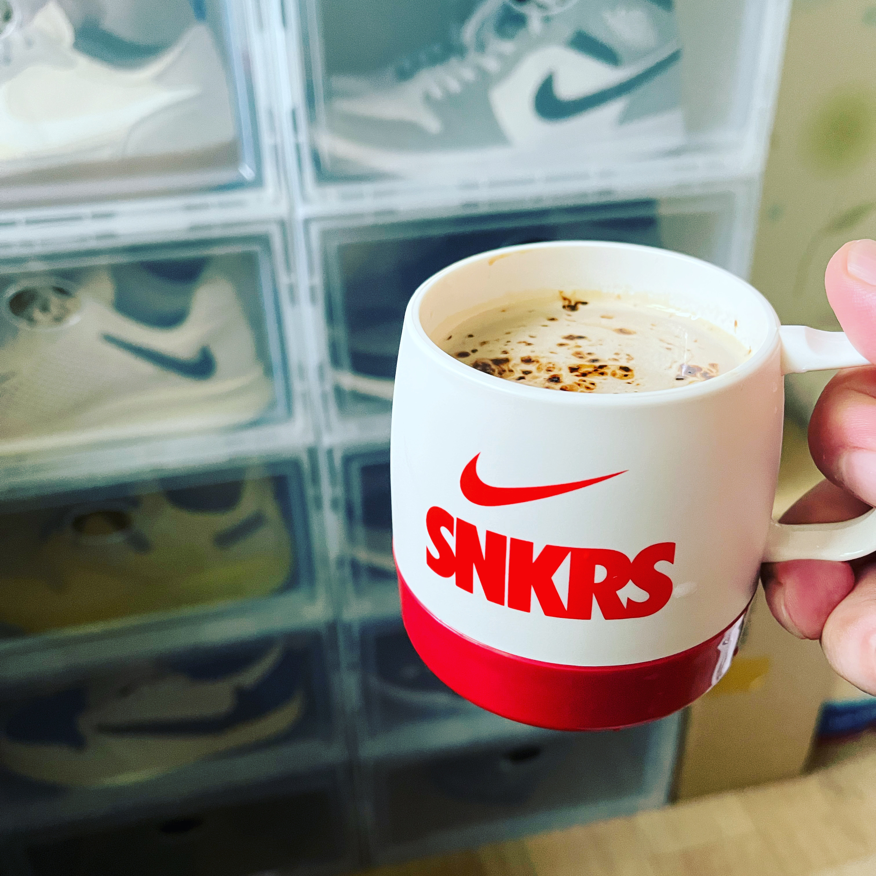 Helinox x Nike SNKRS Lounge Souvenir Dinex Mug White 착용 스타일