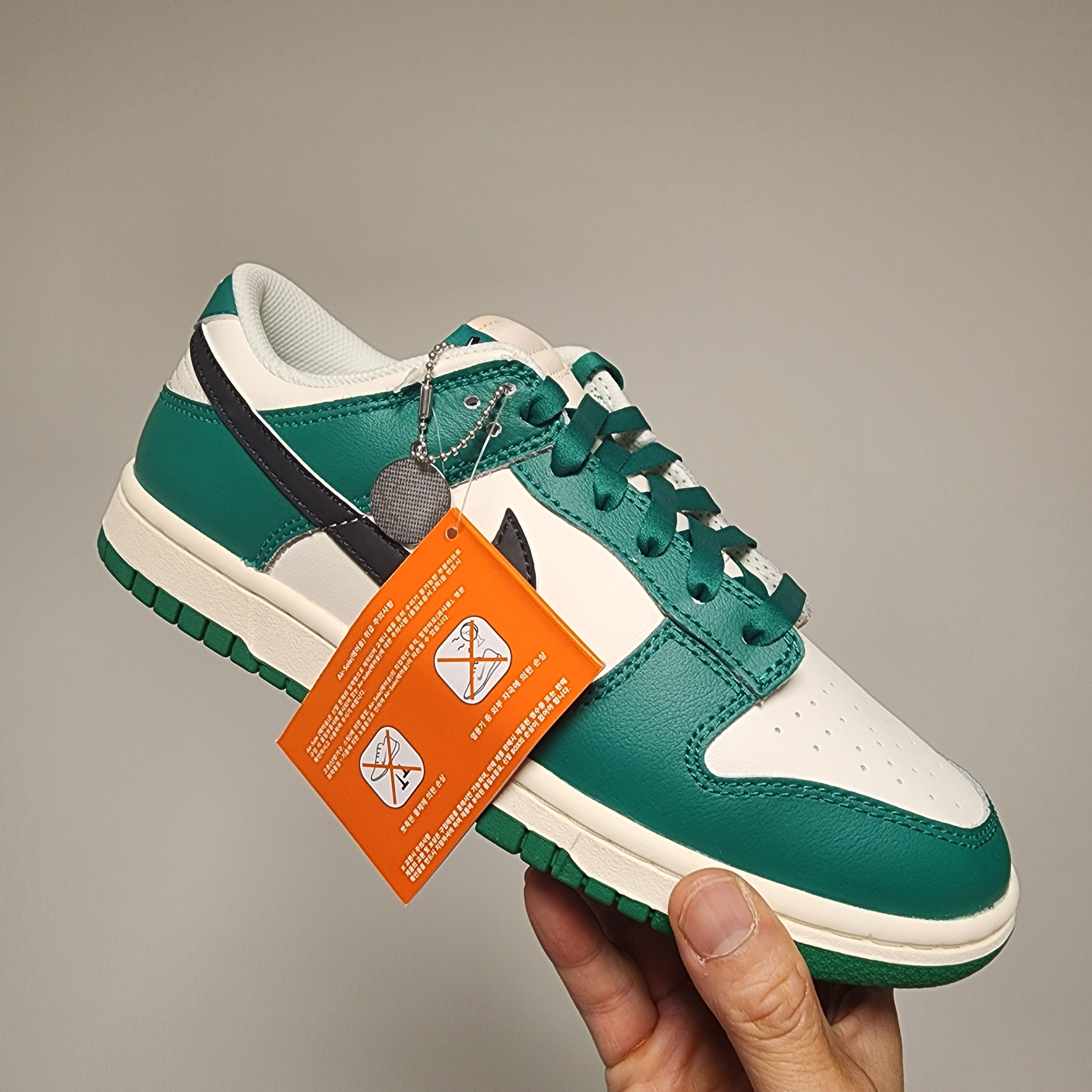 Nike Dunk Low Retro SE Jackpot Malachite 착용 스타일 - 1