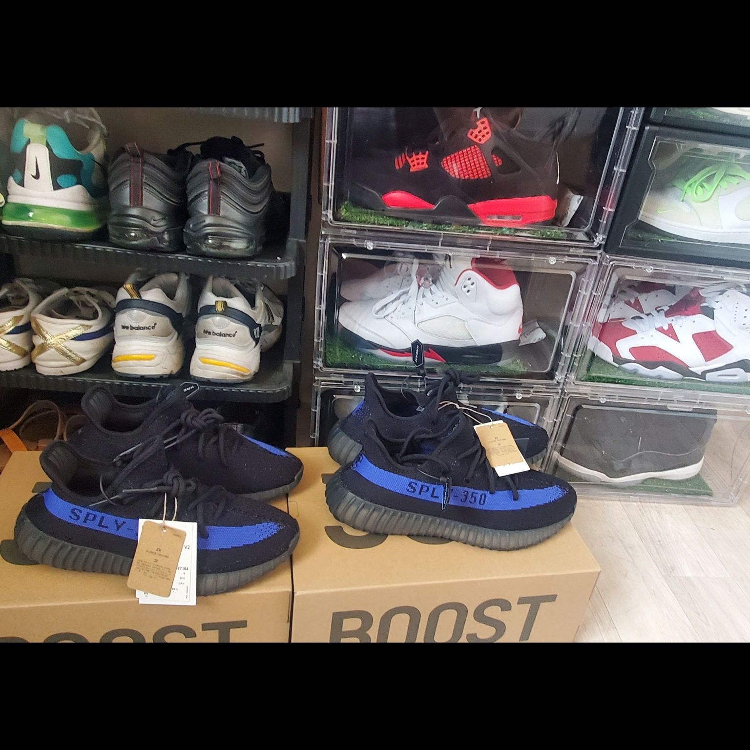 Adidas Yeezy Boost 350 V2 Dazzling Blue 착용 스타일 - 2