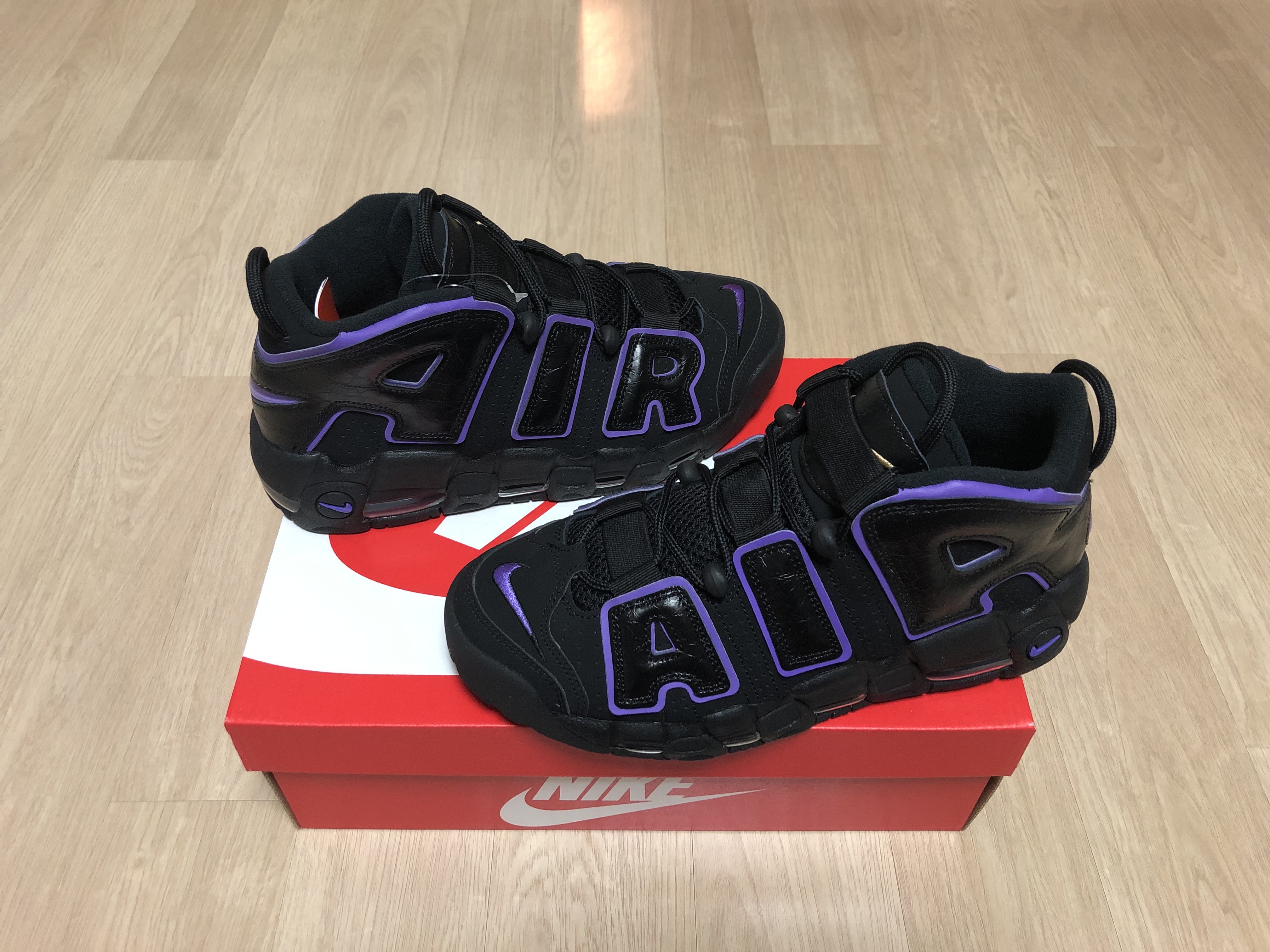 Nike Air More Uptempo 96 Black Action Grape 착용 스타일 - 3