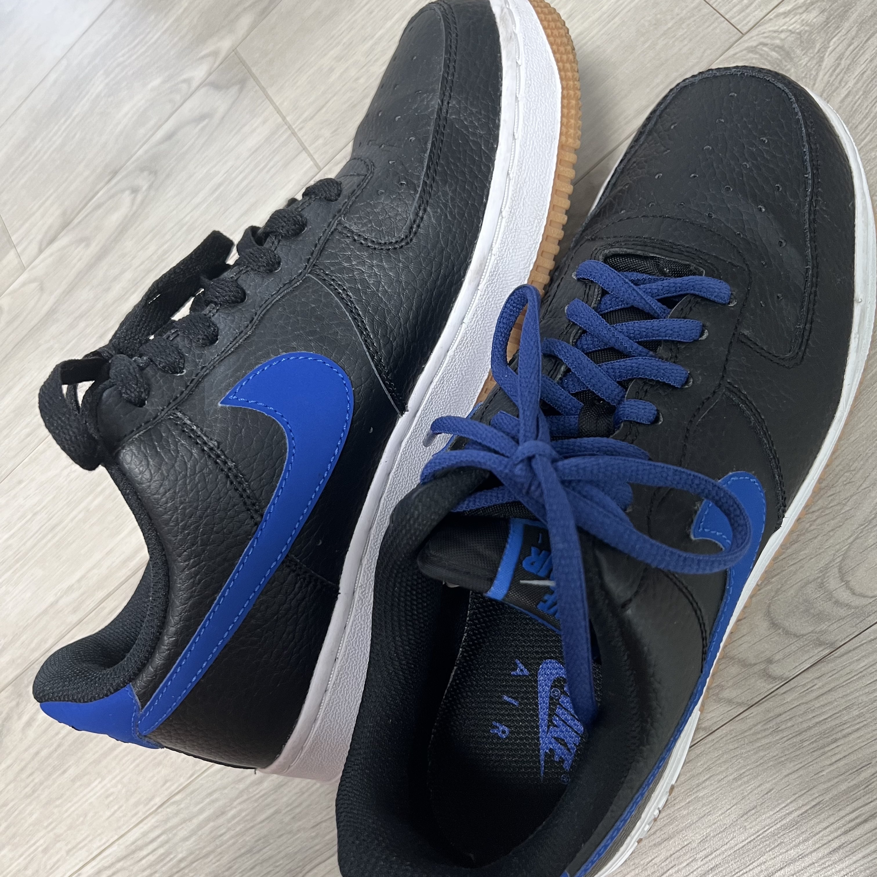 Nike Air Force 1 Low Black Royal Gum 착용 스타일