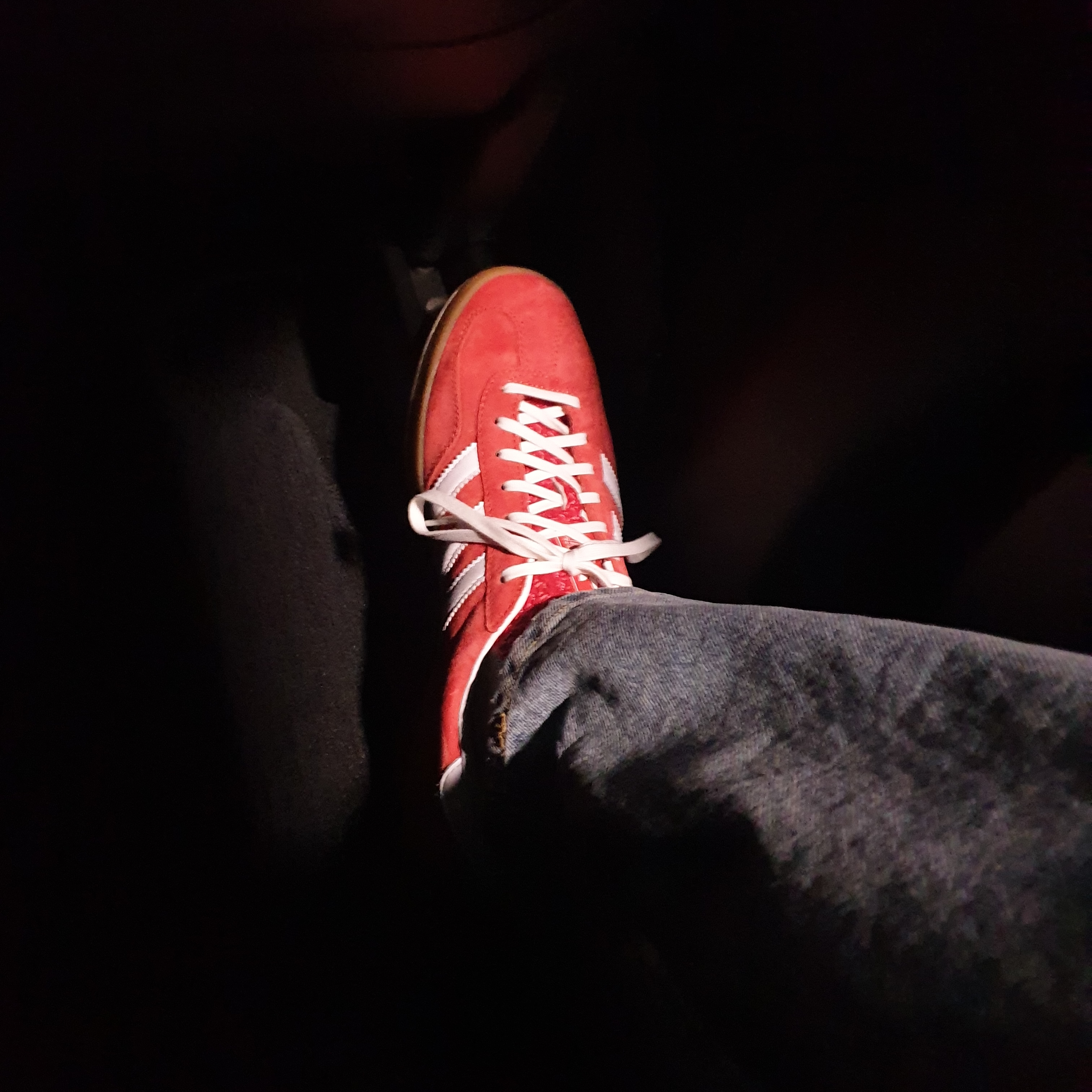 Adidas Gazelle Indoor Scarlet 착용 스타일