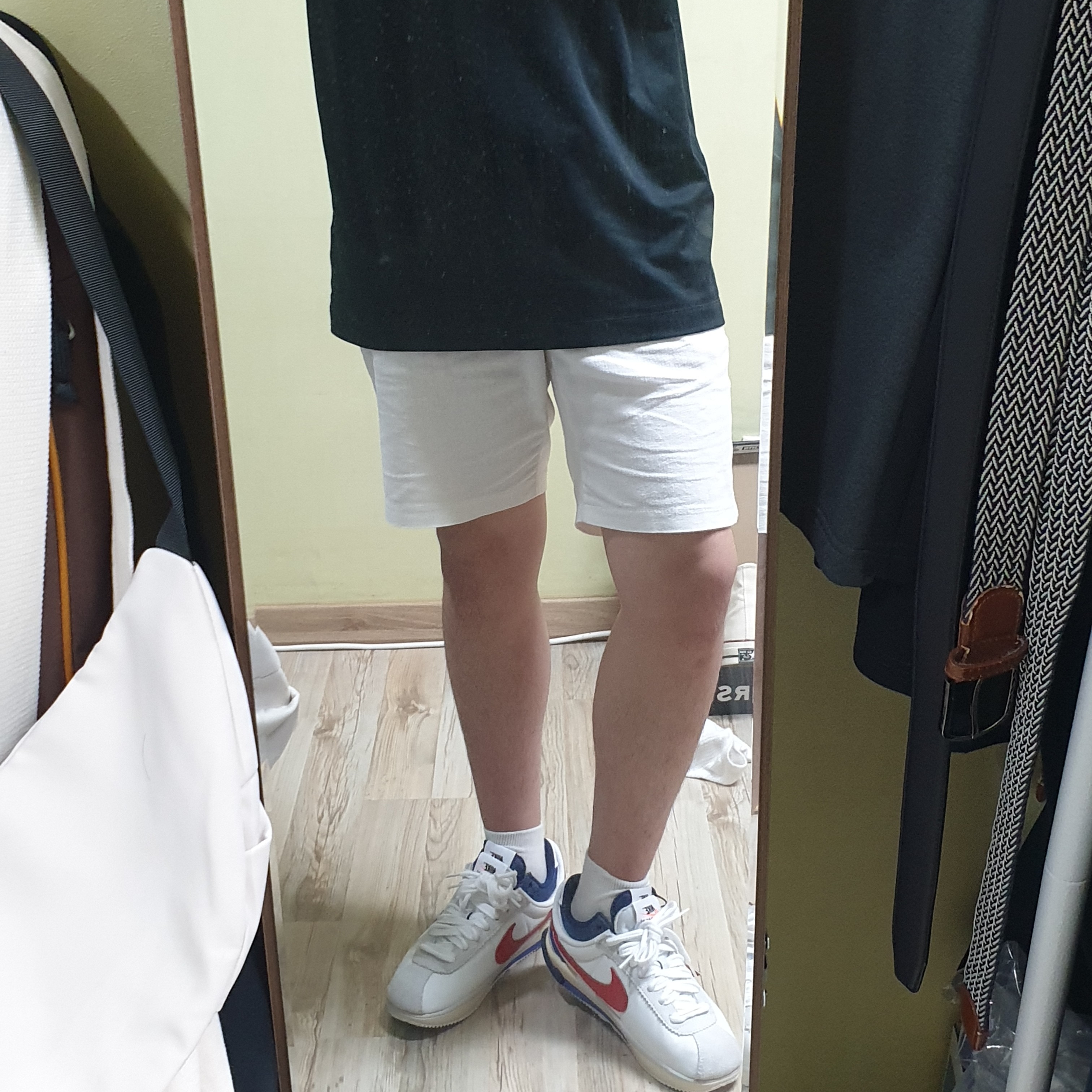 Nike x Sacai Zoom Cortez SP White and University Red 착용 스타일 - 5