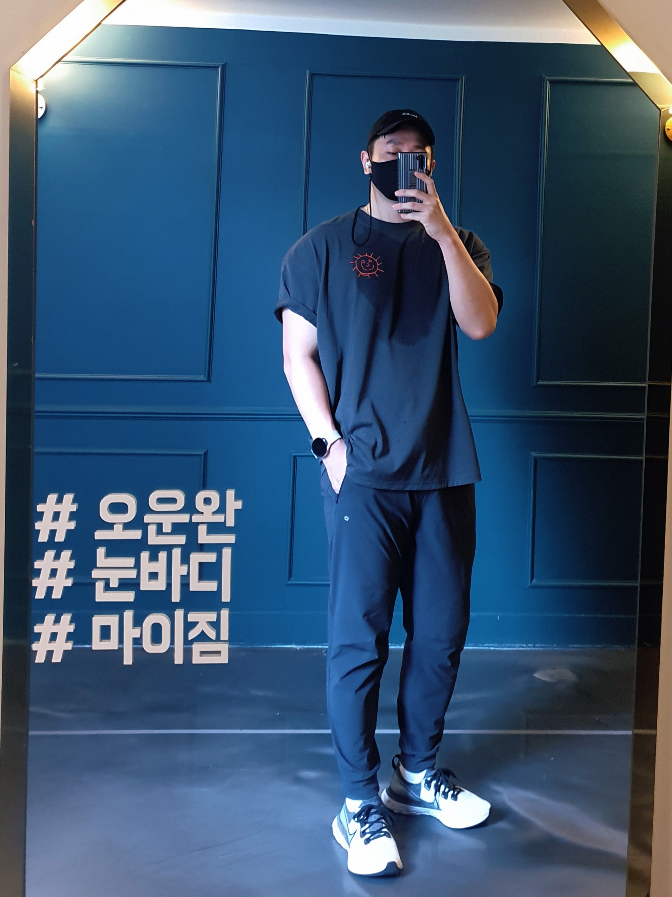 Nike React Infinity Run Flyknit Black White, Nike ACG Sunshine T-Shirt Dark Smoke Grey - US/EU 착용 스타일