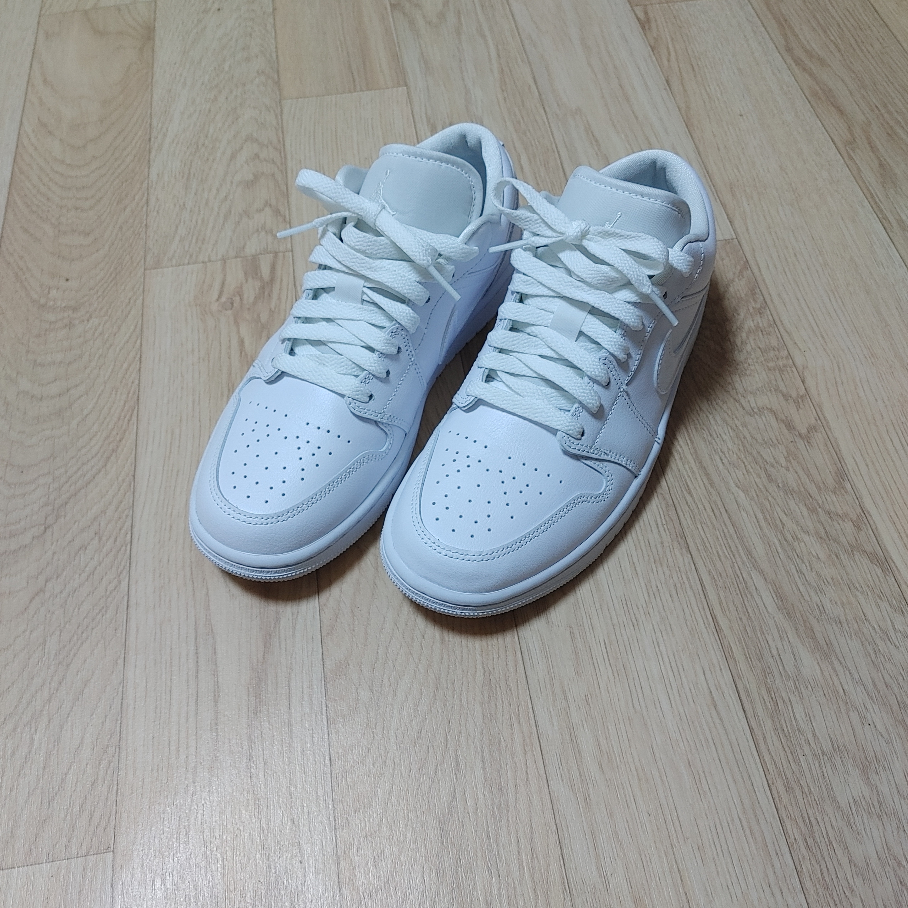 (W) Jordan 1 Low Triple White 2022 착용 스타일
