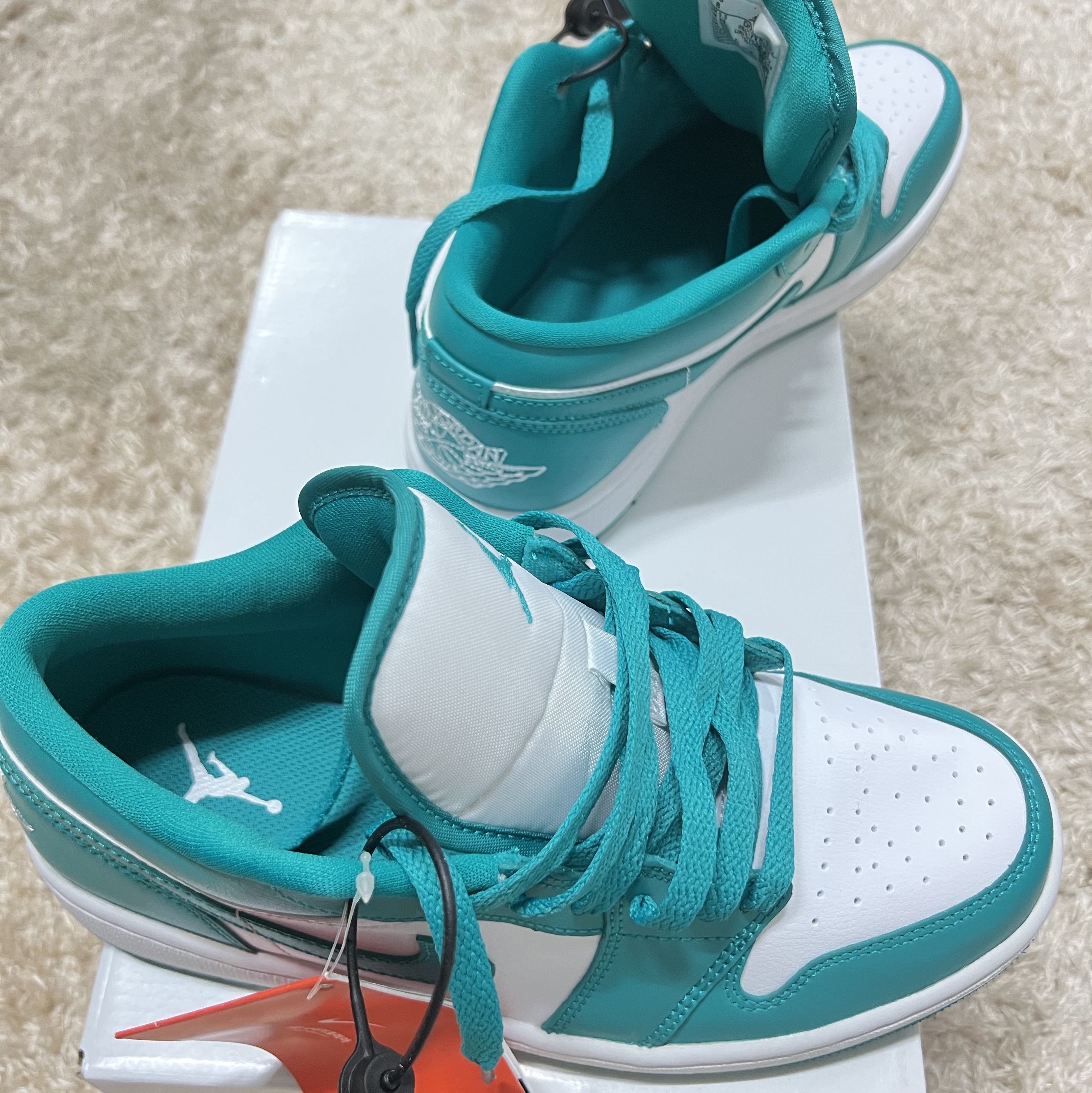 (W) Jordan 1 Low New Emerald 착용 스타일 - 1