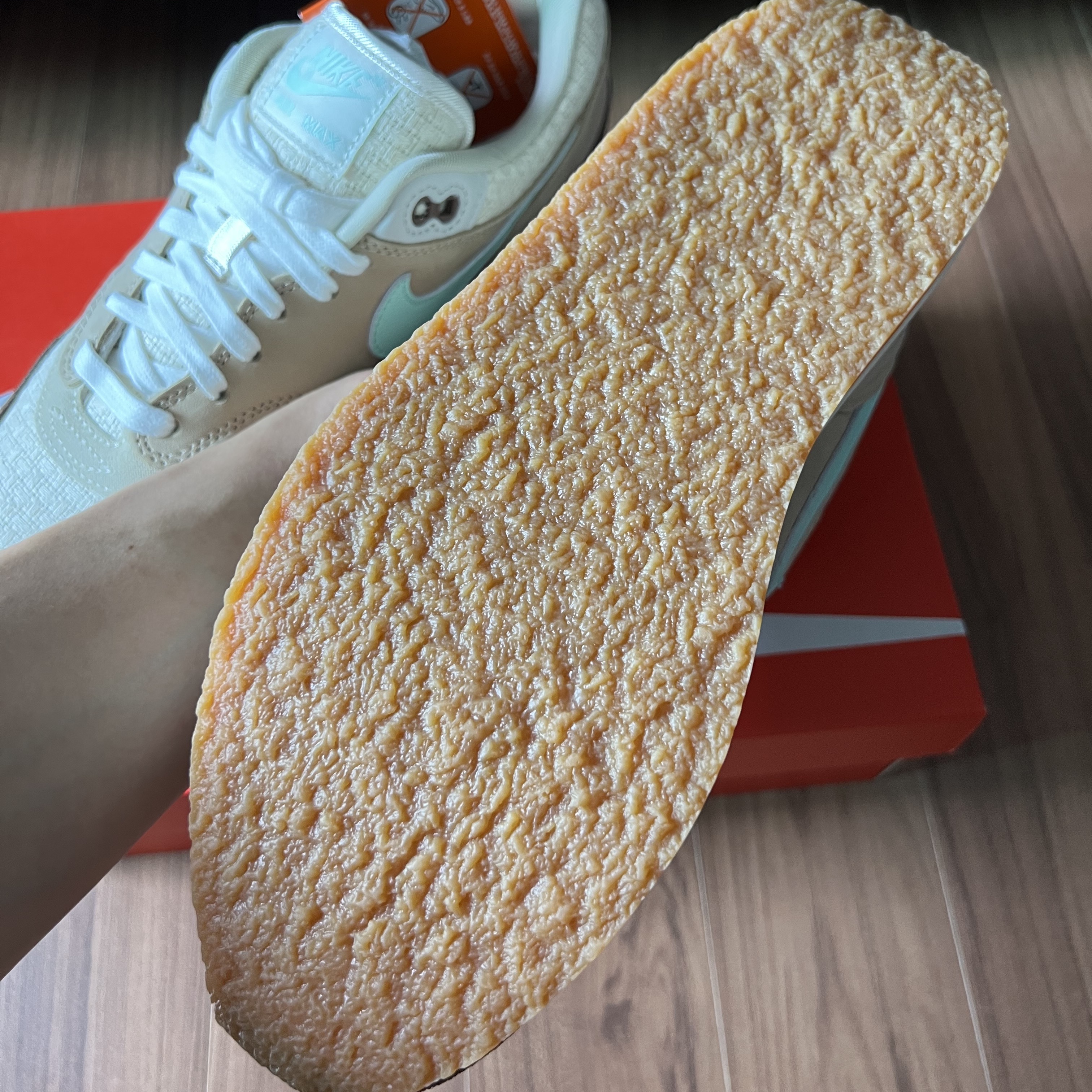 Nike Air Max 1 Premium Crepe Hemp 착용 스타일 - 5