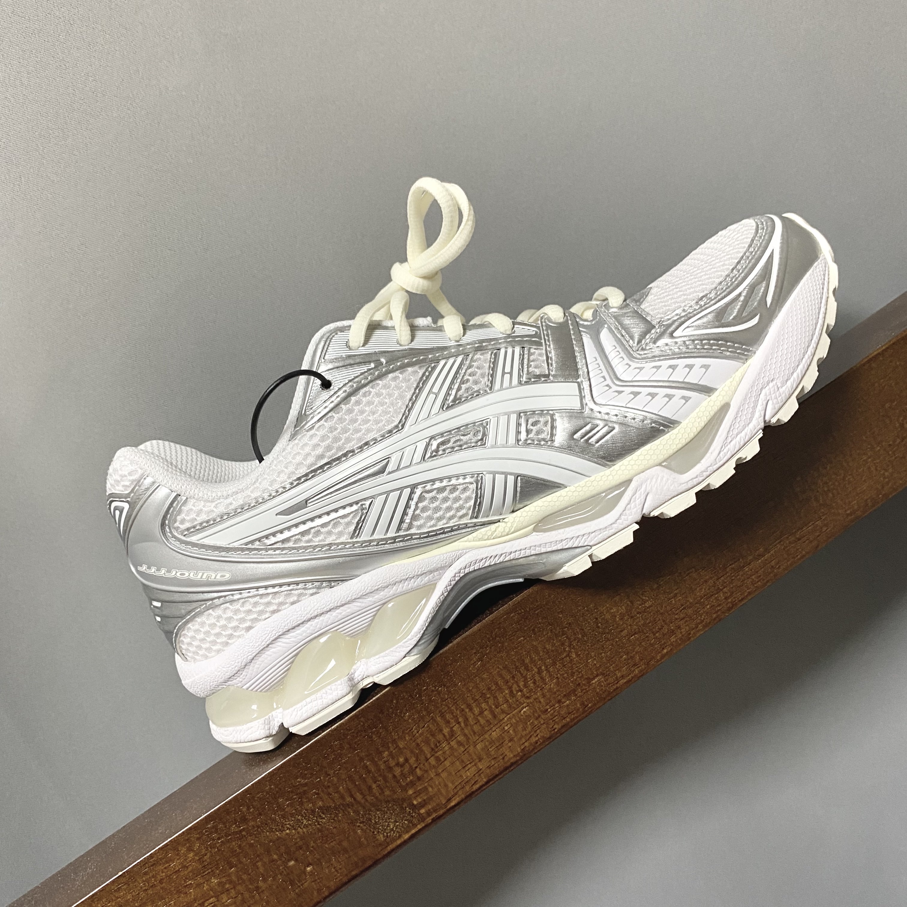 Asics x JJJJound Gel-Kayano 14 Silver White 착용 스타일