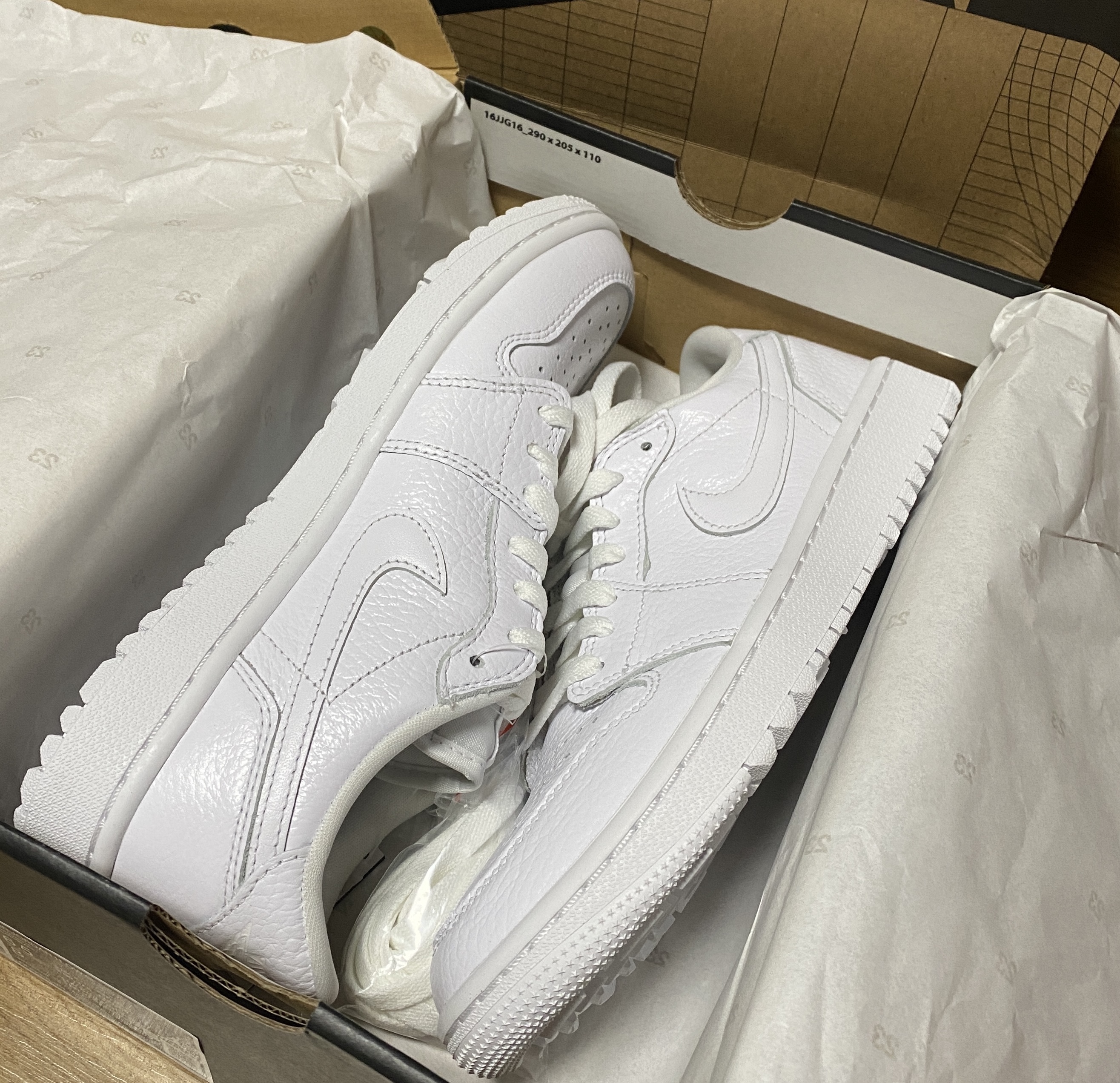 Jordan 1 Low Golf Triple White 착용 스타일 - 4