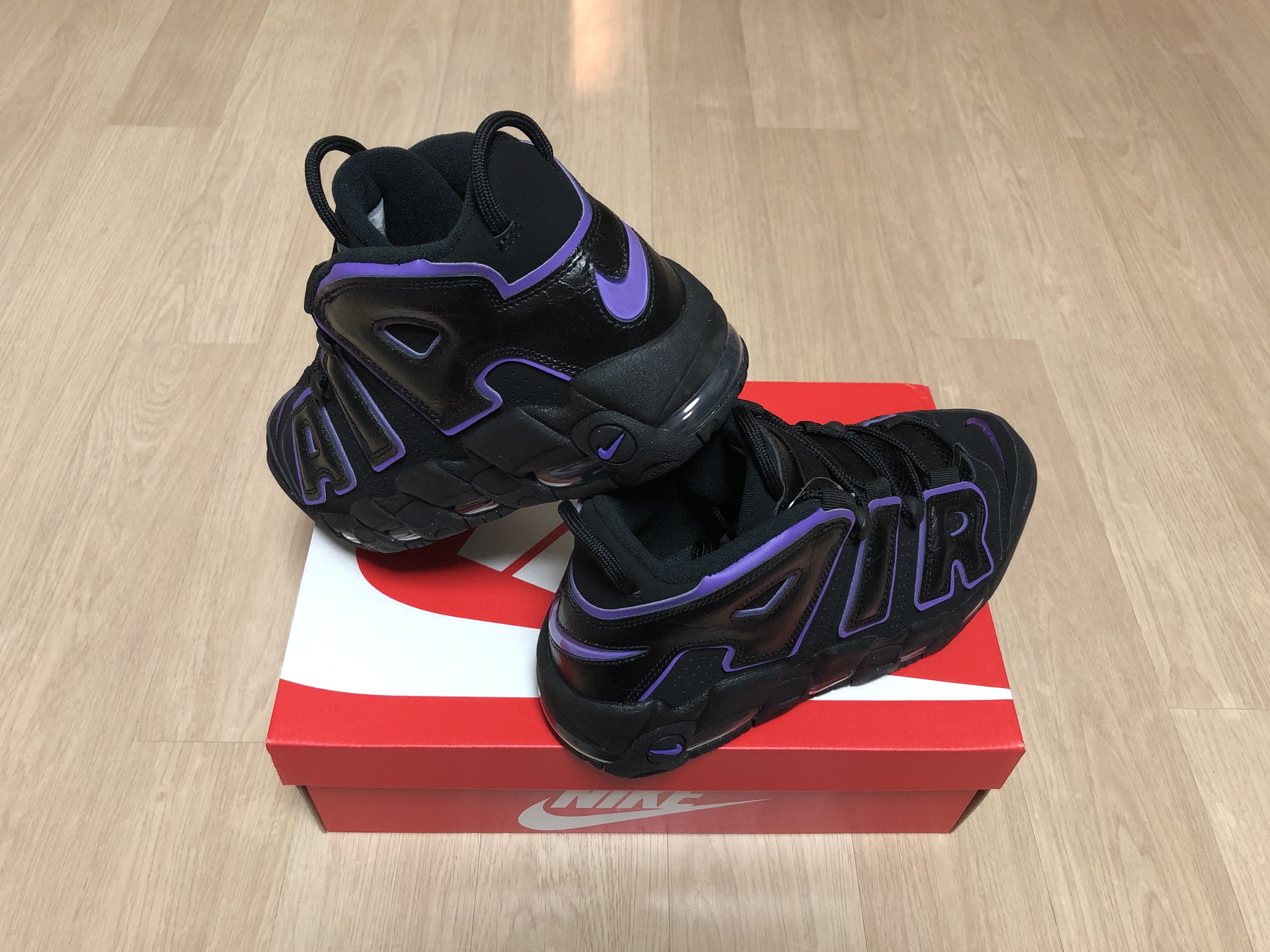 Nike Air More Uptempo 96 Black Action Grape 착용 스타일 - 2