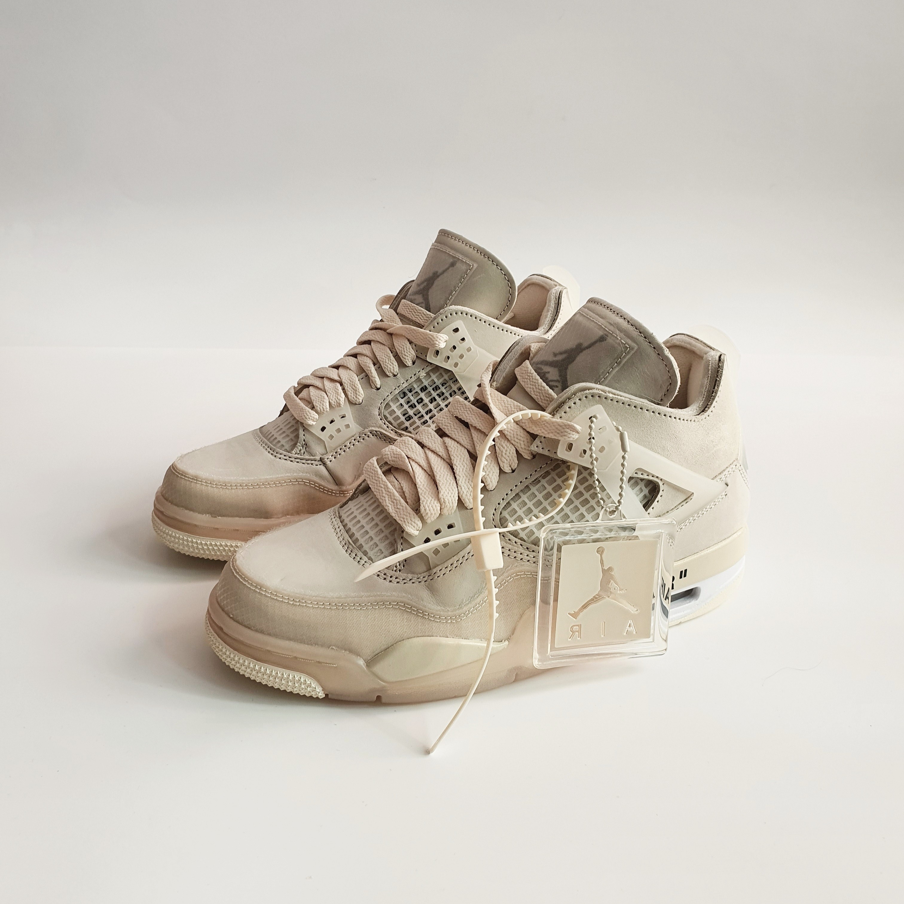 (W) Jordan 4 x Off-White Retro SP Sail 착용 스타일