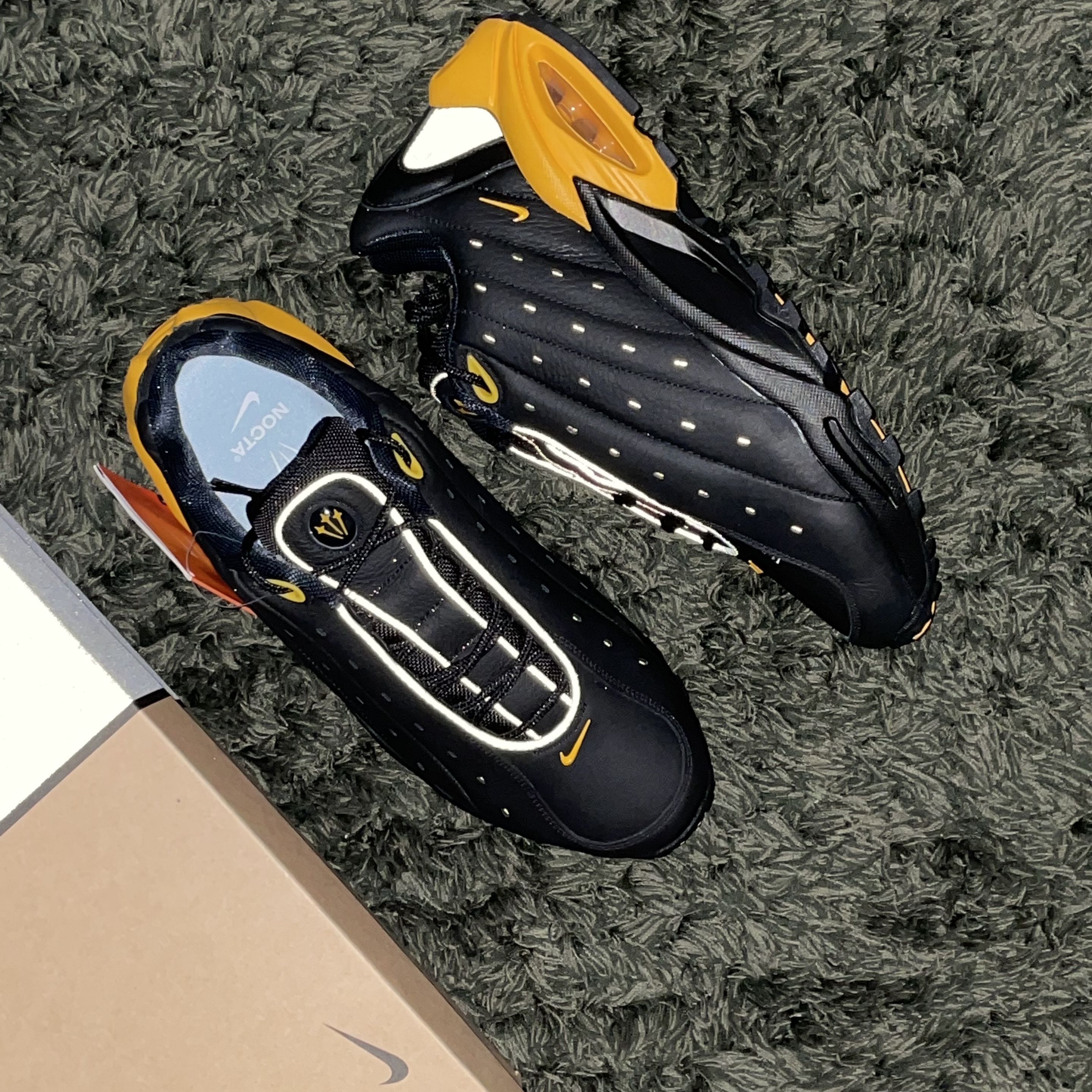 Nike x Drake Nocta Hot Step Air Terra Black and Yellow 착용 스타일